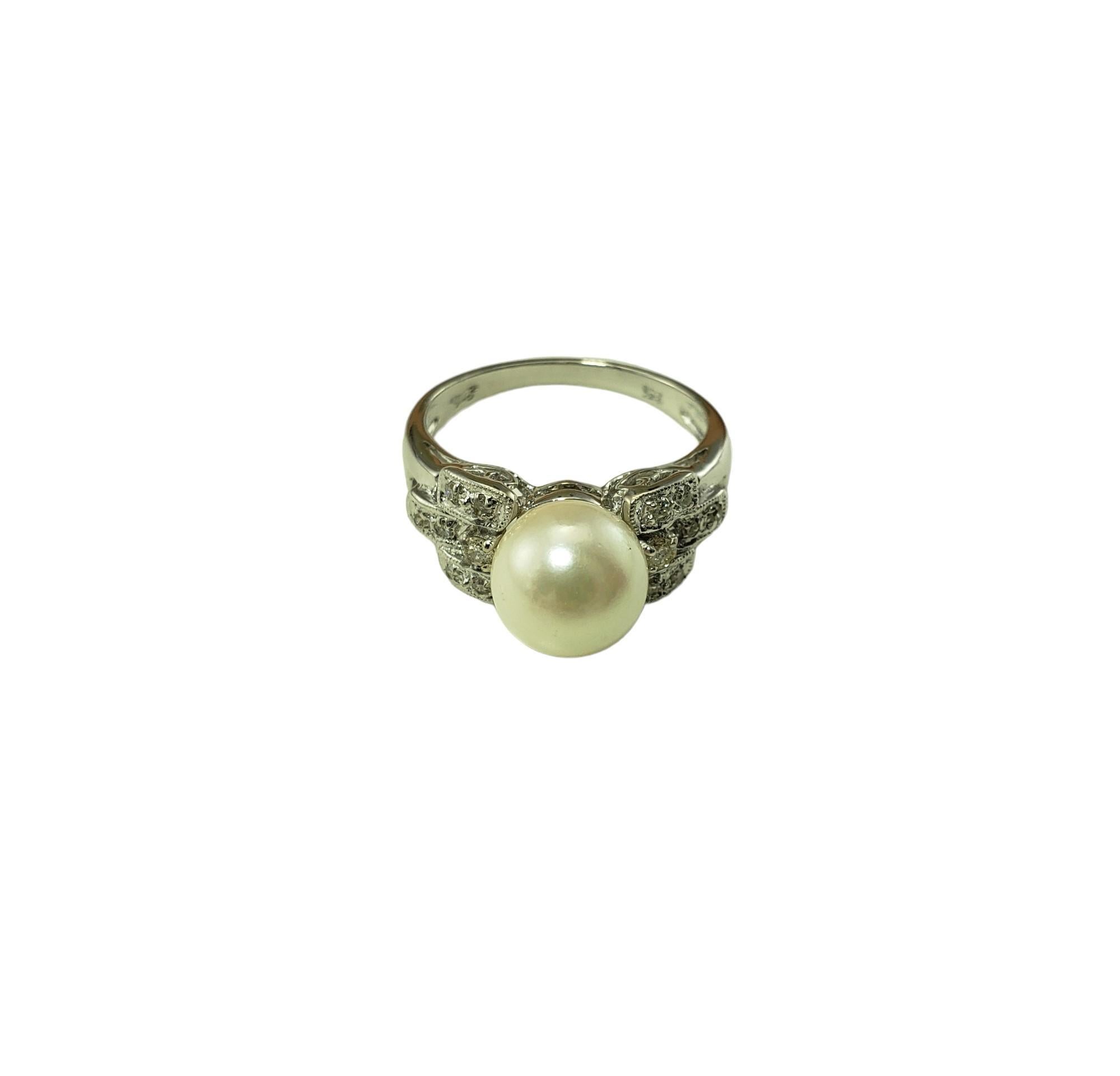 Vintage 14 Karat white Gold Pearl and Diamond Ring Size 7.25-

This elegant ring features one round white pearl (9 mm), 12 round single cut diamonds and two round brilliant cut diamonds set in beautifully detailed 14K white gold.  Shank: 2