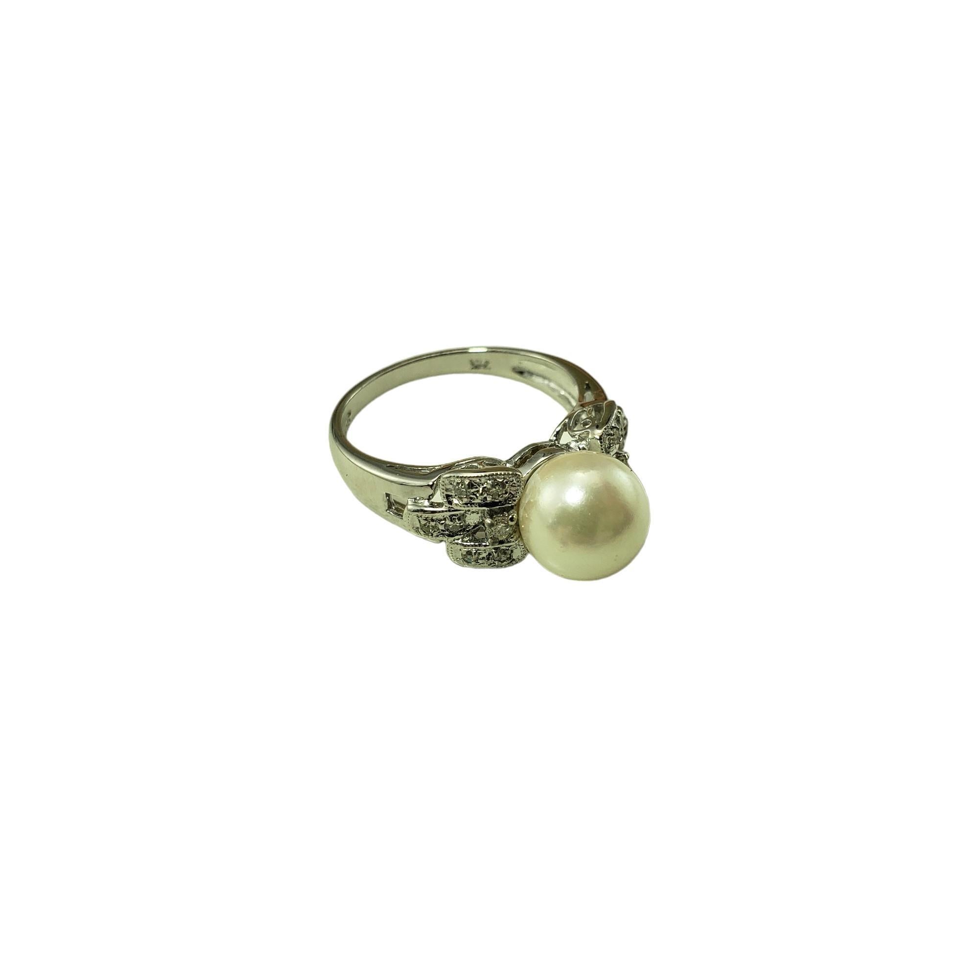 14 Karat White Gold Pearl and Diamond Ring Size 7.25 #15507 In Good Condition For Sale In Washington Depot, CT