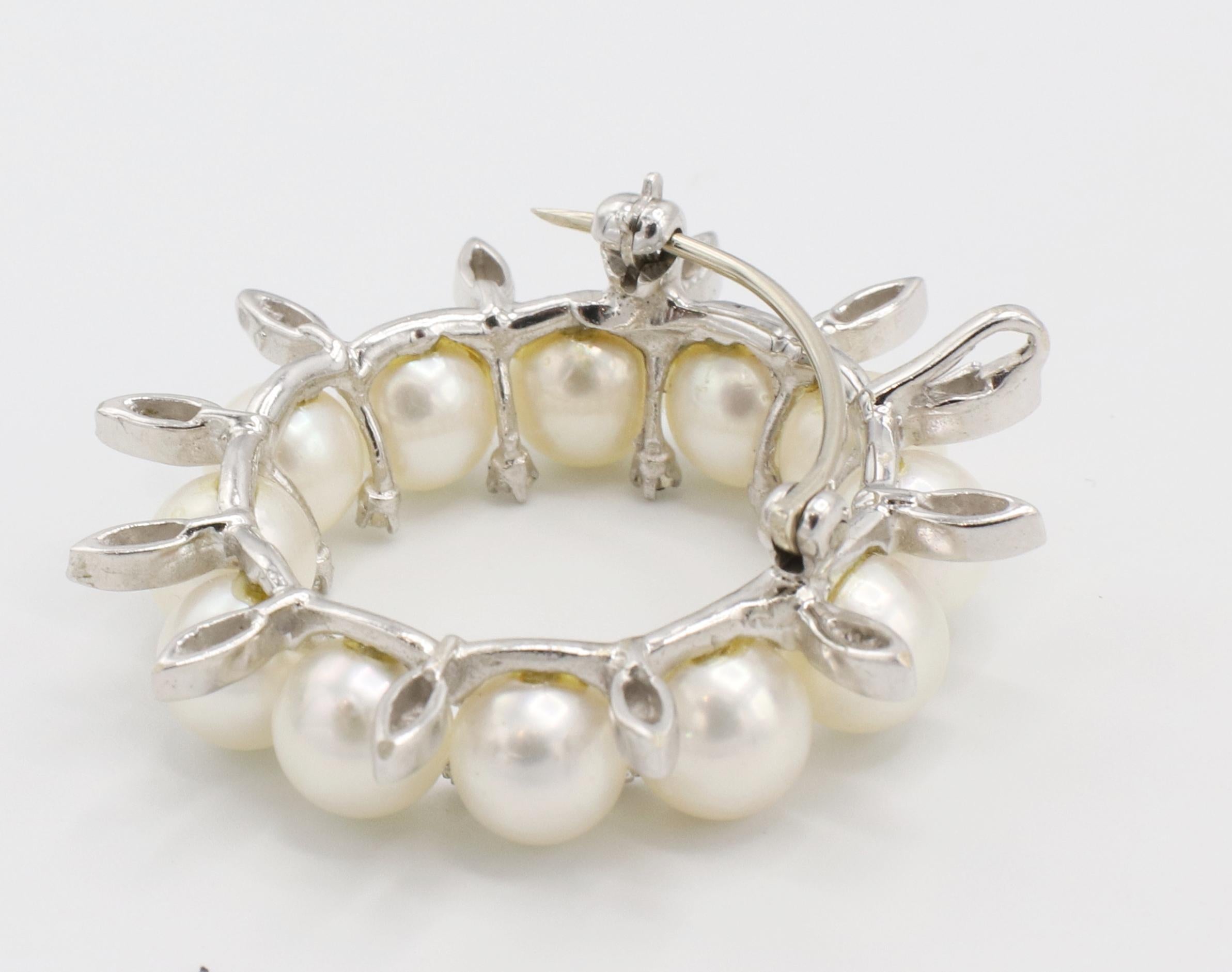Taille simple Pendentif couronne de perles et de diamants naturels en or blanc 14 carats