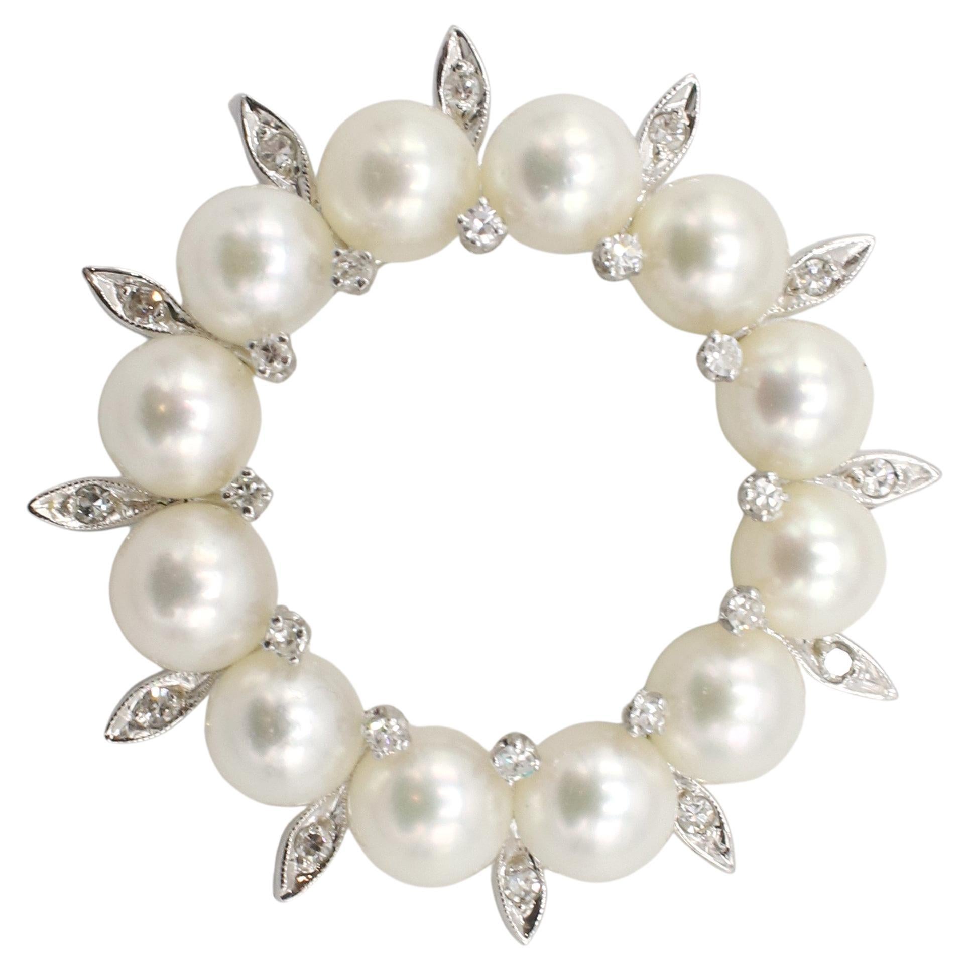Pendentif couronne de perles et de diamants naturels en or blanc 14 carats