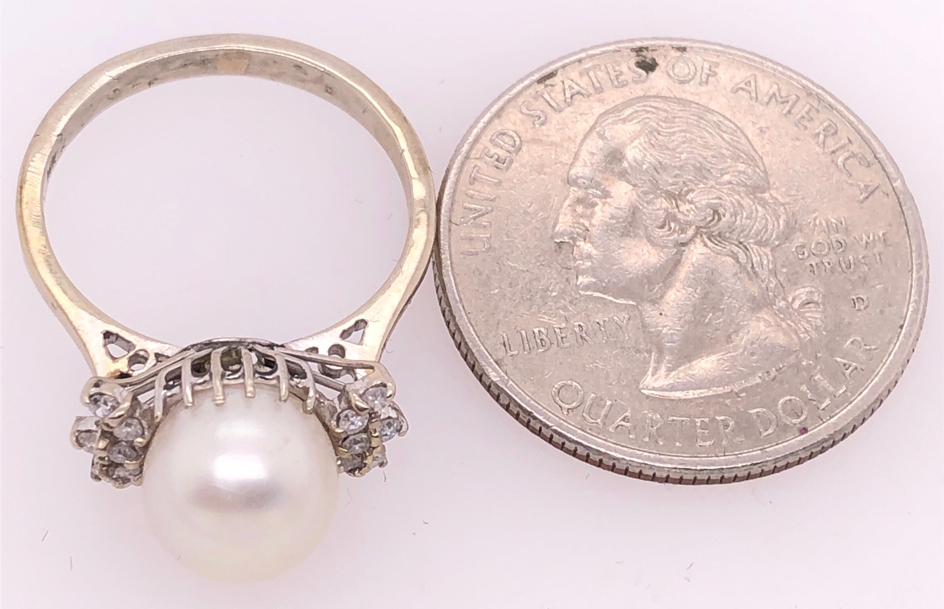 14 Karat Weißgold Perle Solitär mit Diamant-Akzenten Ring im Angebot 3