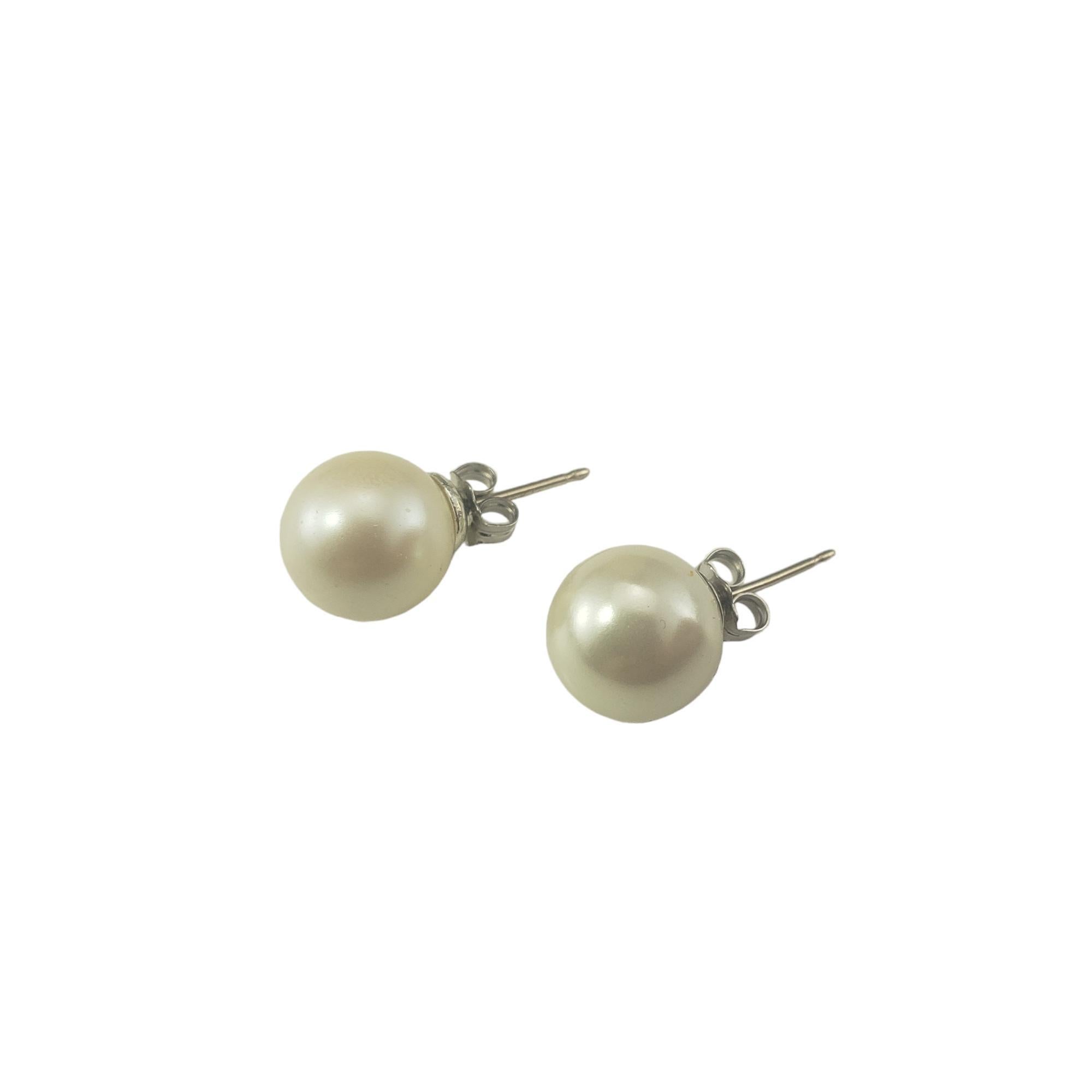 Round Cut 14 Karat White Gold Pearl Stud Earrings #16799 For Sale