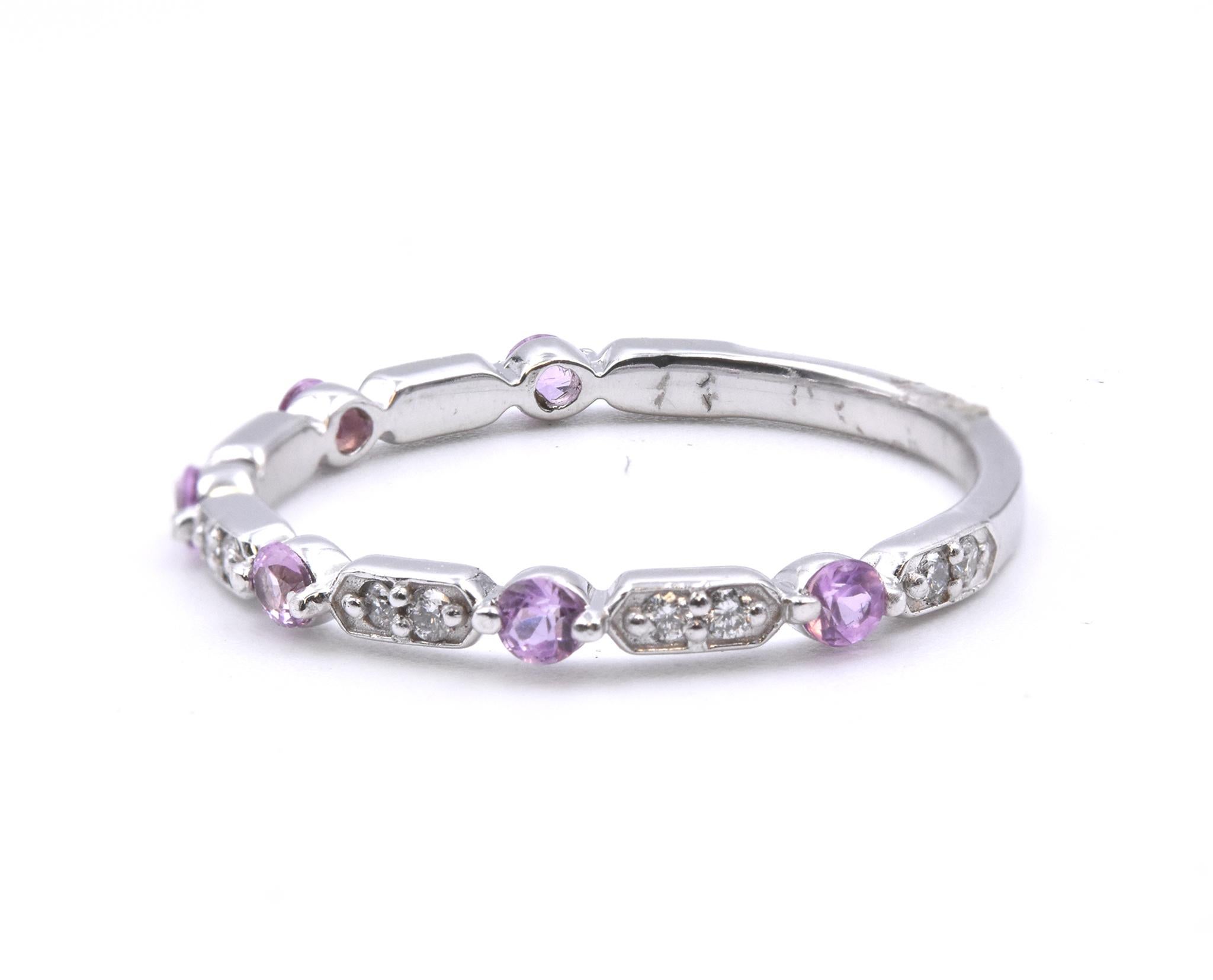 Taglio rotondo Fascia in oro bianco 14 carati con zaffiri rosa e diamanti in vendita