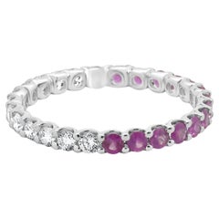 Anillo de oro blanco de 14 quilates con zafiro rosa y diamantes
