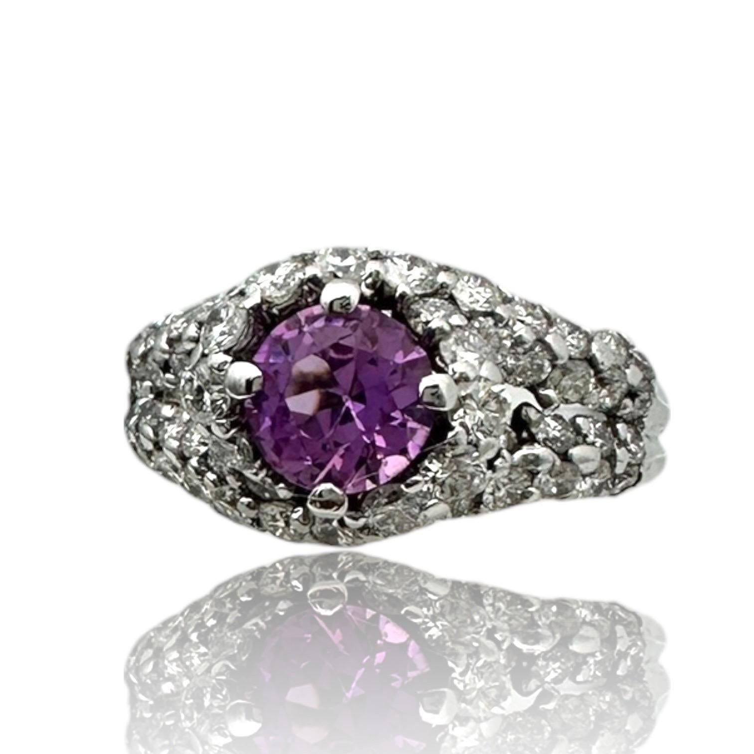 14 Karat Weißgold Pink Saphir und Diamant Pave Halo Split Shank Ring im Zustand „Neu“ im Angebot in Laguna Hills, CA