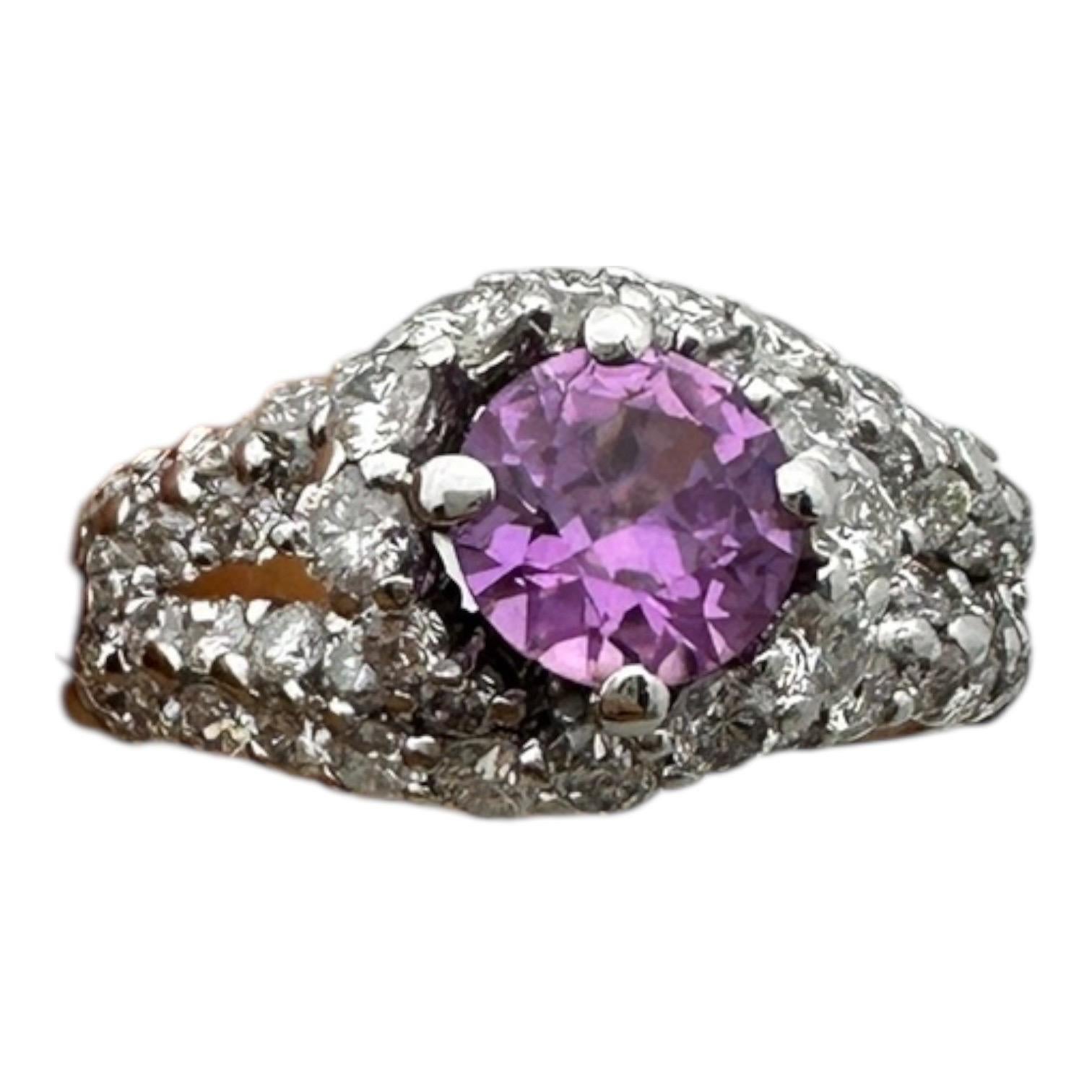 14 Karat Weißgold Pink Saphir und Diamant Pave Halo Split Shank Ring für Damen oder Herren im Angebot