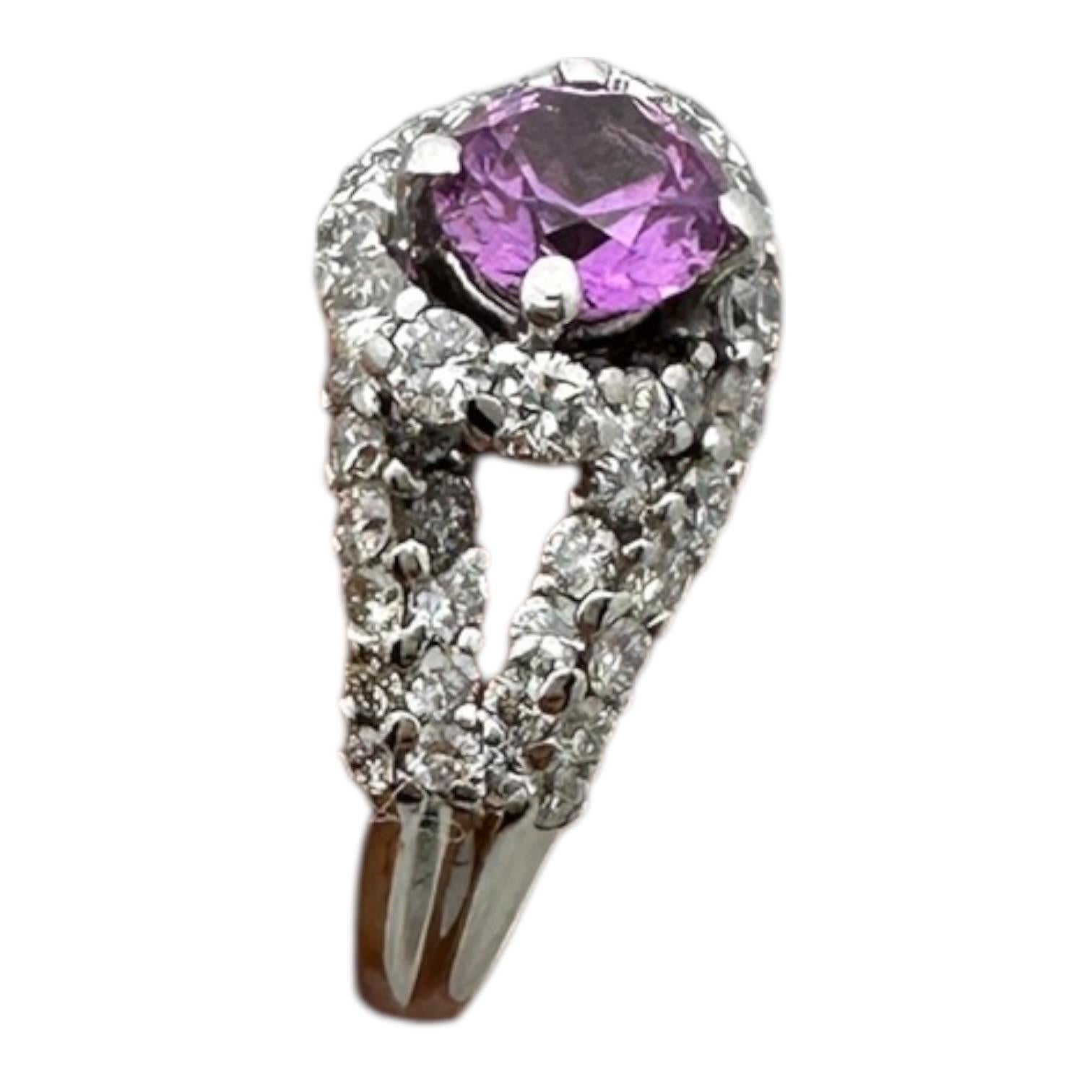 14 Karat Weißgold Pink Saphir und Diamant Pave Halo Split Shank Ring im Angebot 1