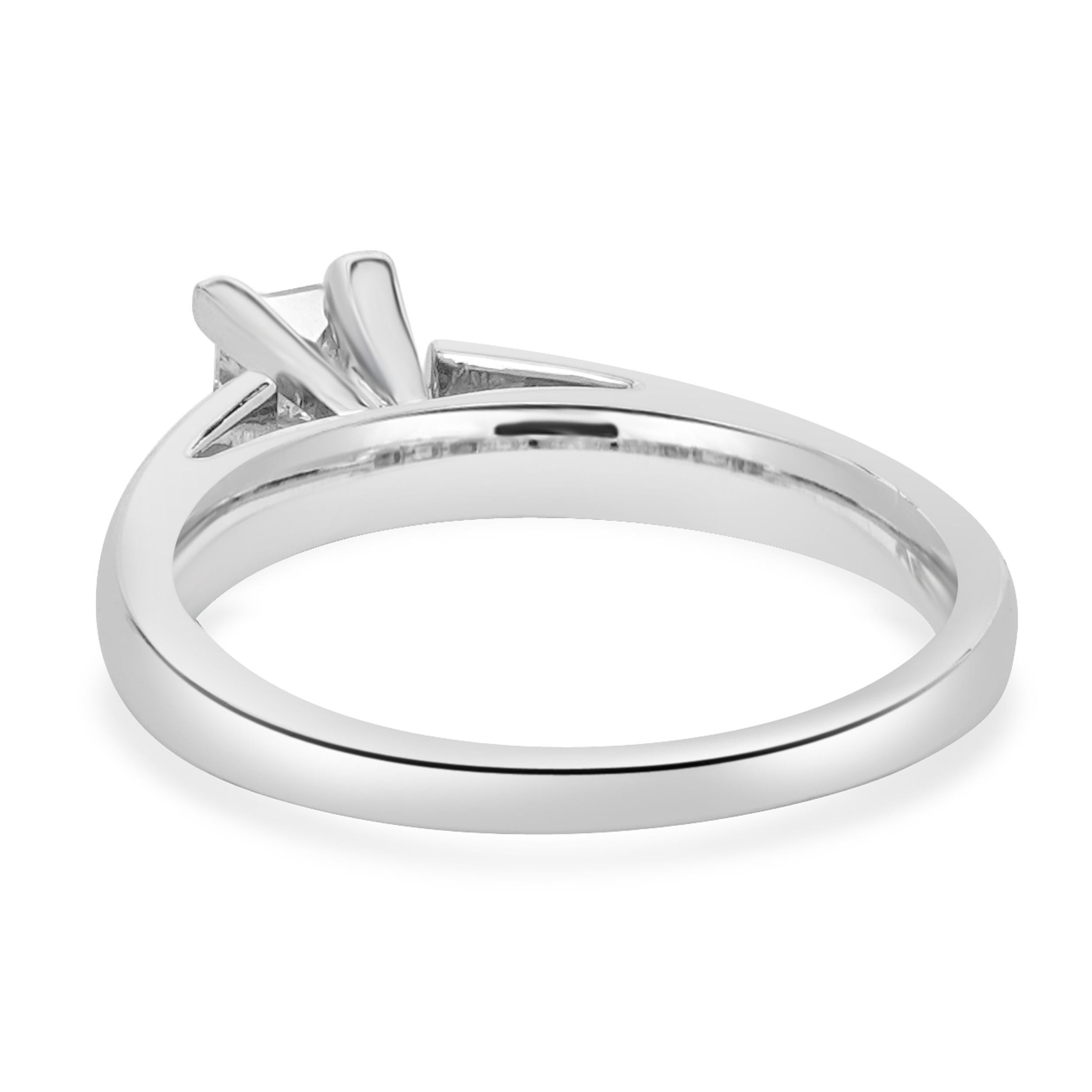 Anillo de compromiso de diamantes talla princesa en oro blanco y platino de 14 quilates Corte princesa en venta
