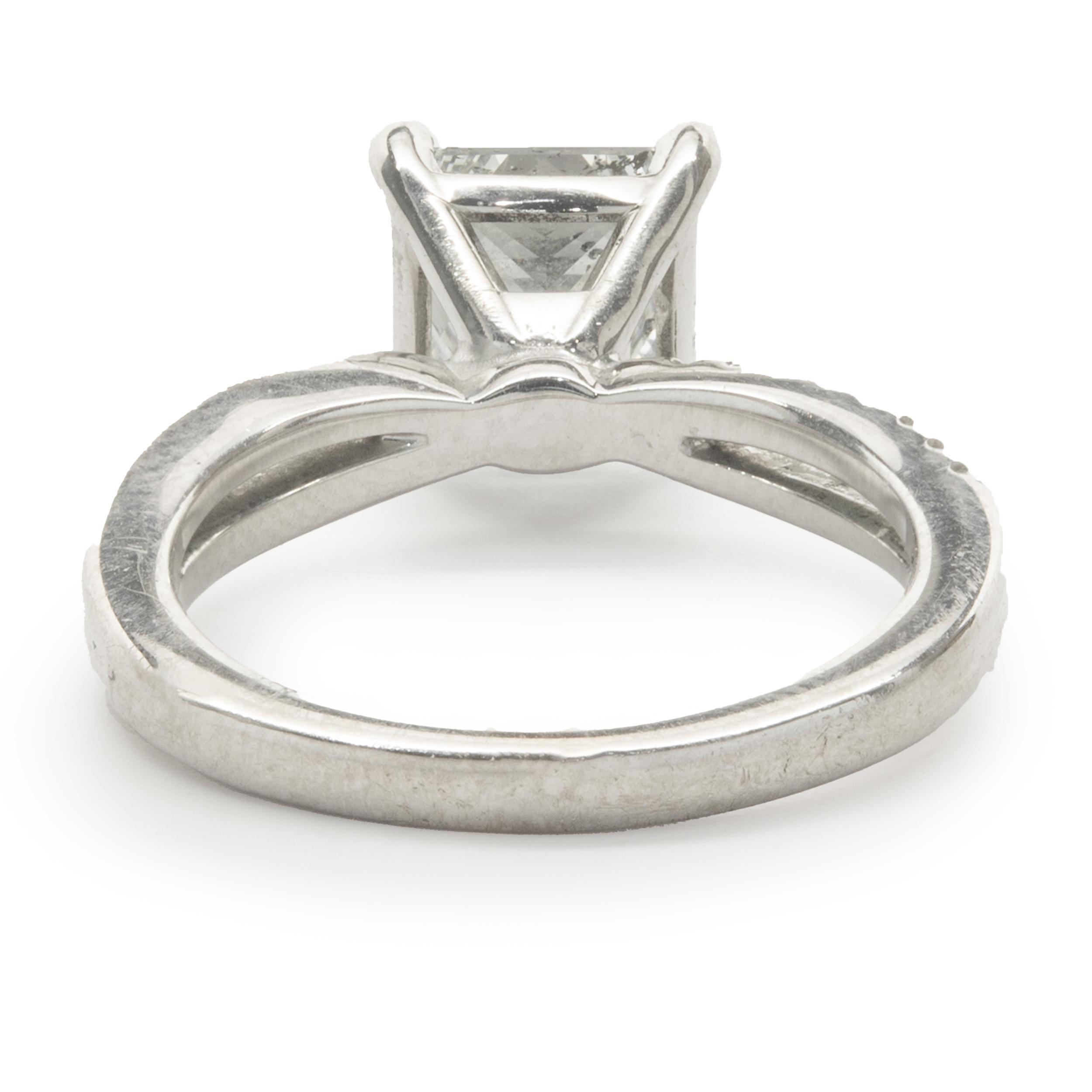 Verlobungsring aus 14 Karat Weißgold mit Diamanten im Prinzessinnenschliff (Carréschliff) im Angebot