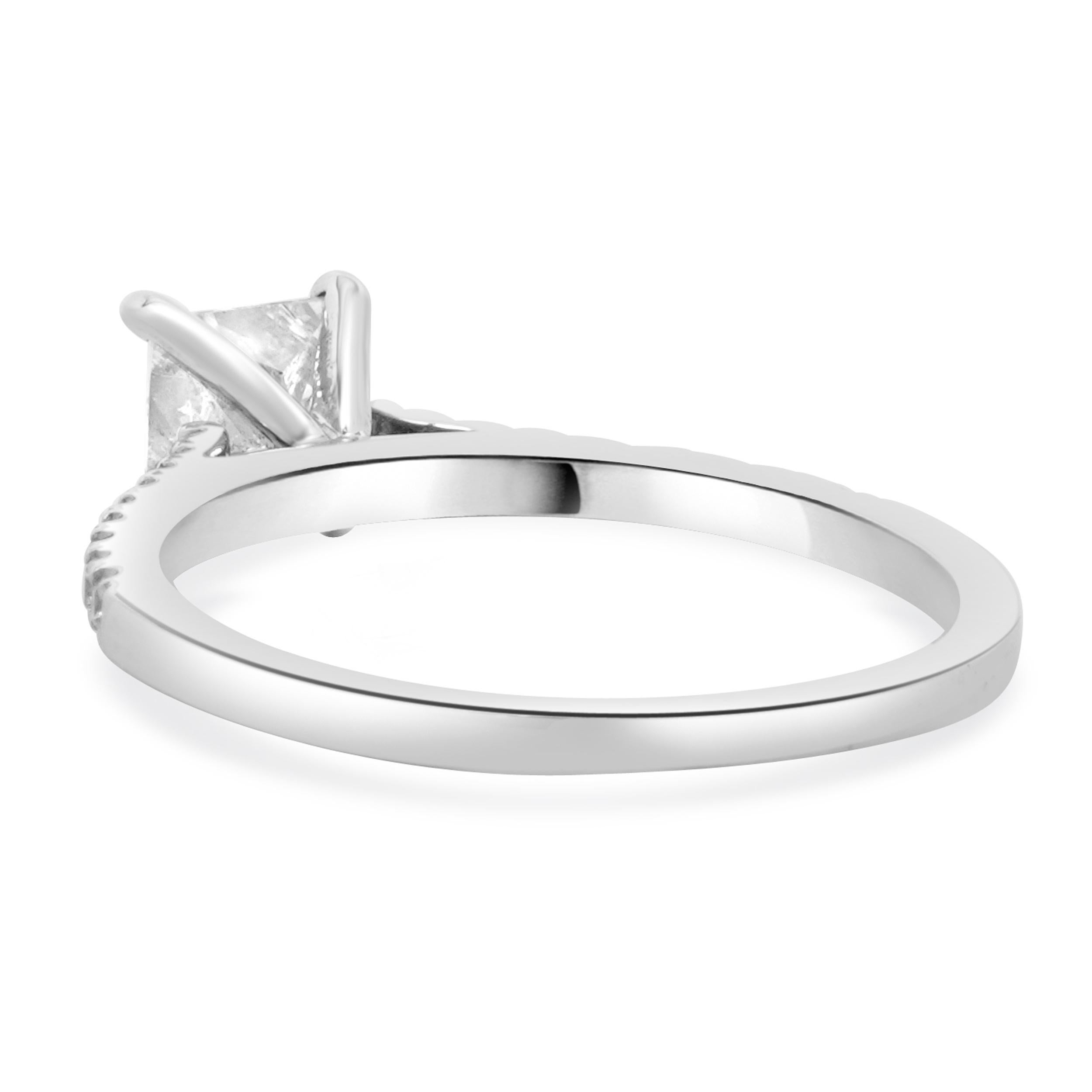 Taille princesse Bague de fiançailles en or blanc 14 carats avec diamant taille princesse en vente