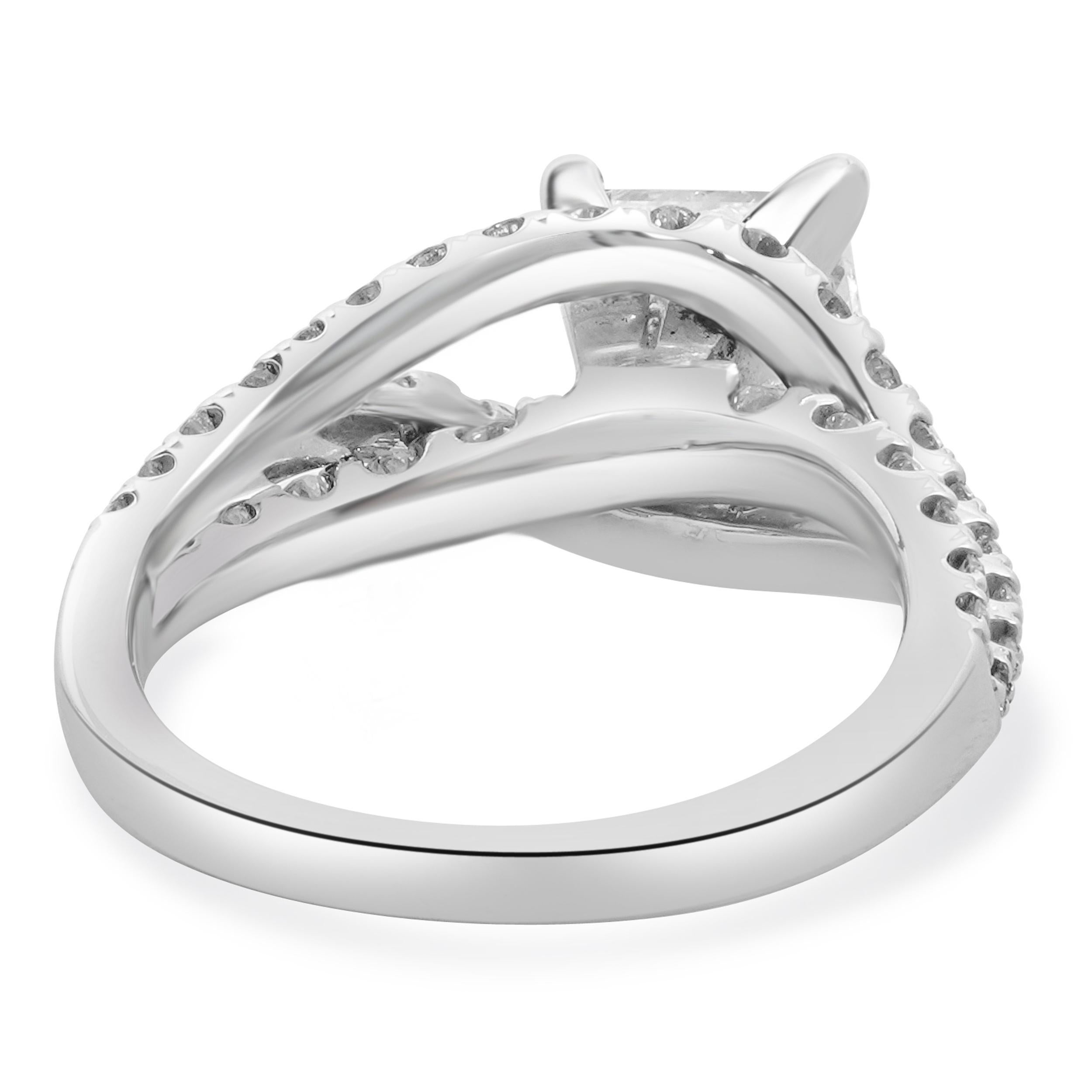 Taglio princess Anello di fidanzamento con diamante taglio principessa in oro bianco 14 carati in vendita