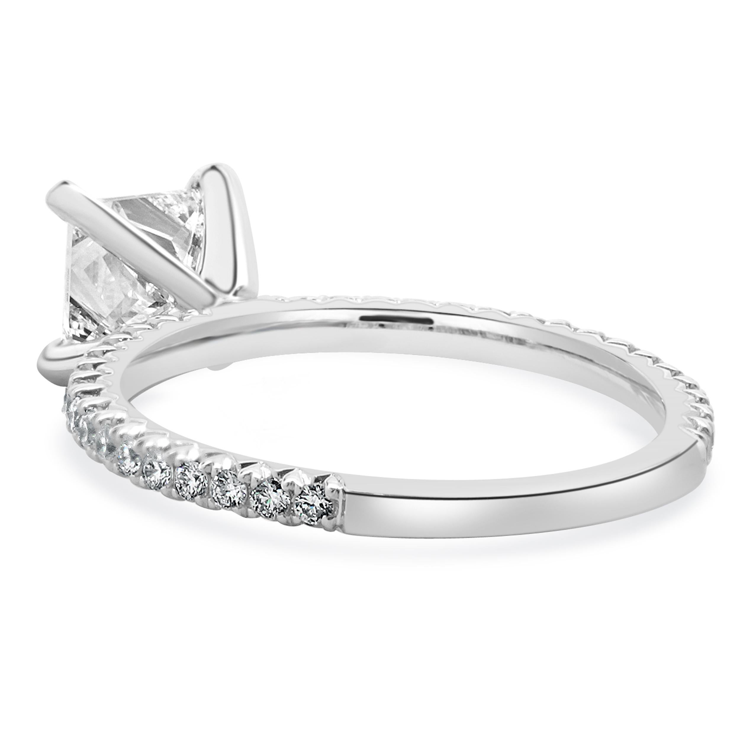 Taille princesse Bague de fiançailles en or blanc 14 carats avec diamant taille princesse en vente