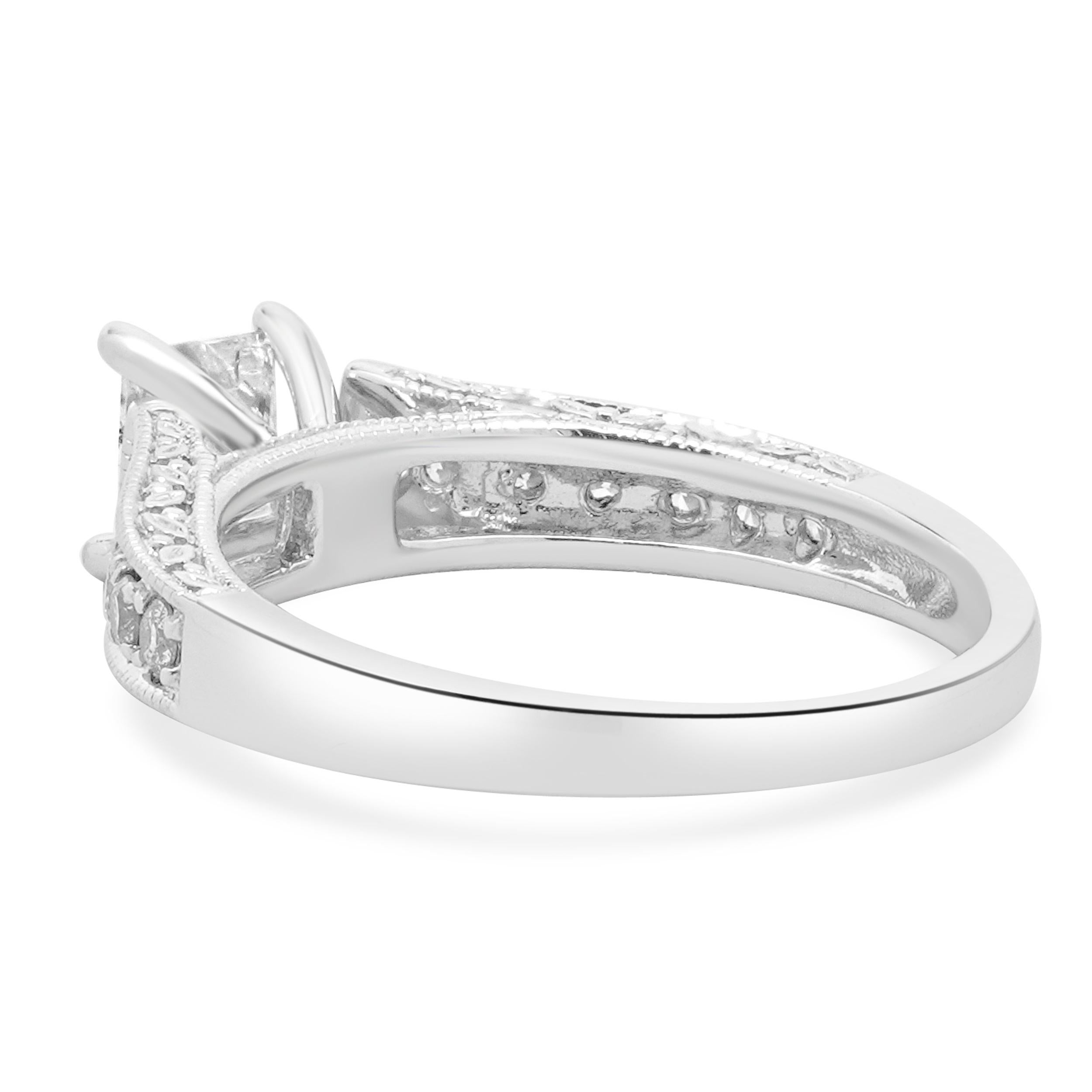 Taglio princess Anello di fidanzamento con diamante taglio principessa in oro bianco 14 carati in vendita