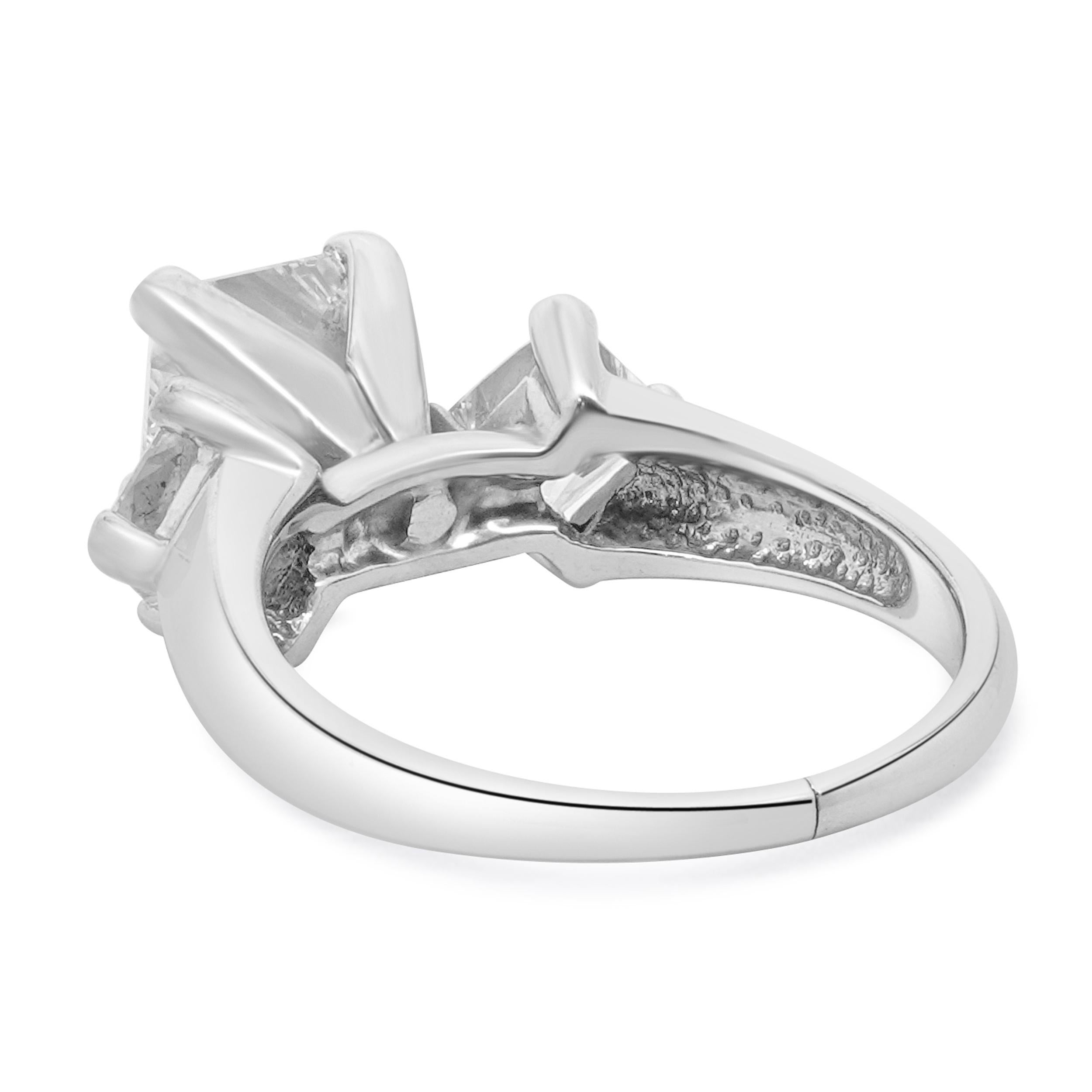 Verlobungsring aus 14 Karat Weißgold mit Diamanten im Prinzessinnenschliff (Carréschliff) im Angebot