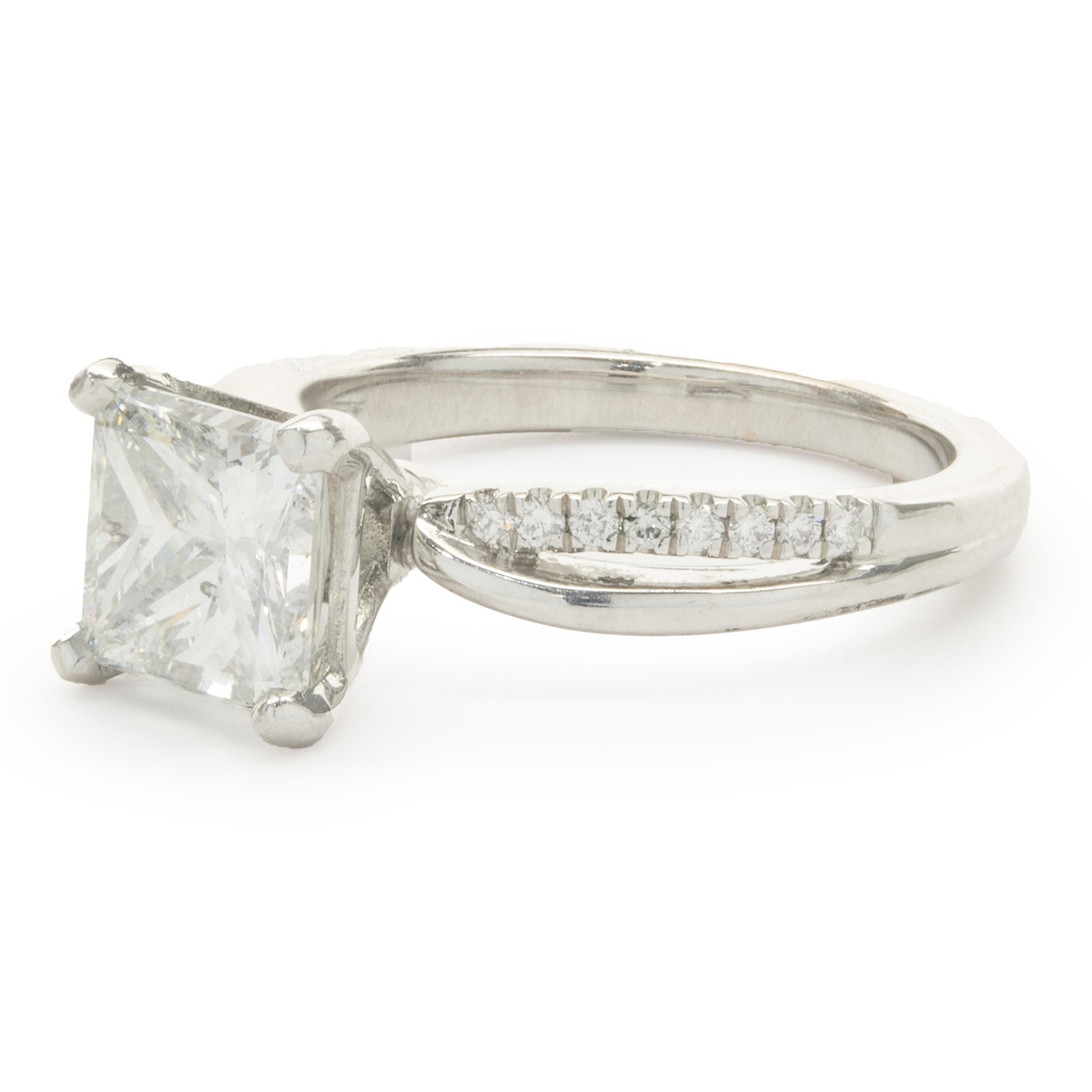 Verlobungsring aus 14 Karat Weißgold mit Diamanten im Prinzessinnenschliff im Zustand „Hervorragend“ im Angebot in Scottsdale, AZ