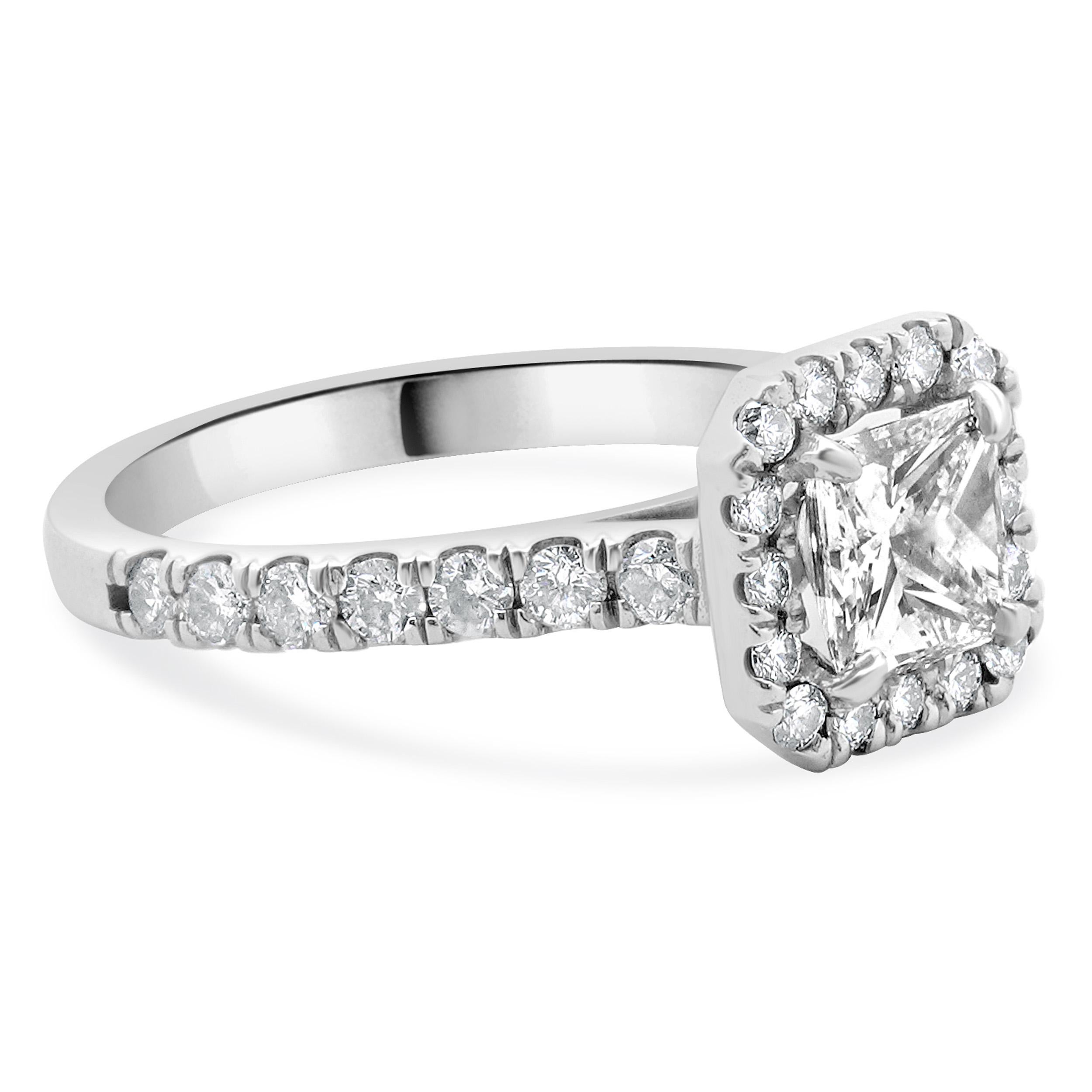 Anello di fidanzamento con diamante taglio principessa in oro bianco 14 carati In condizioni ottime in vendita a Scottsdale, AZ
