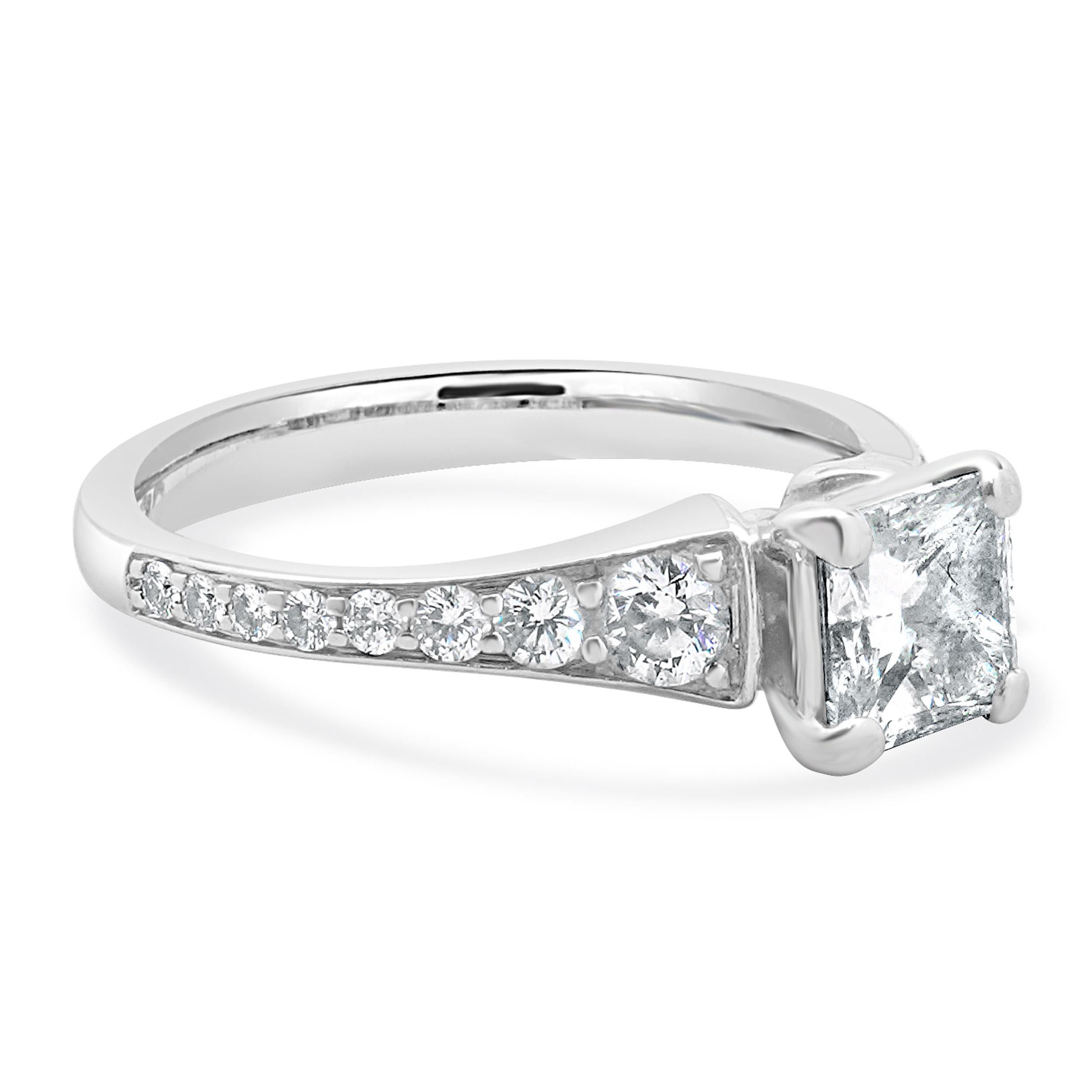 Bague de fiançailles en or blanc 14 carats avec diamant taille princesse Excellent état - En vente à Scottsdale, AZ