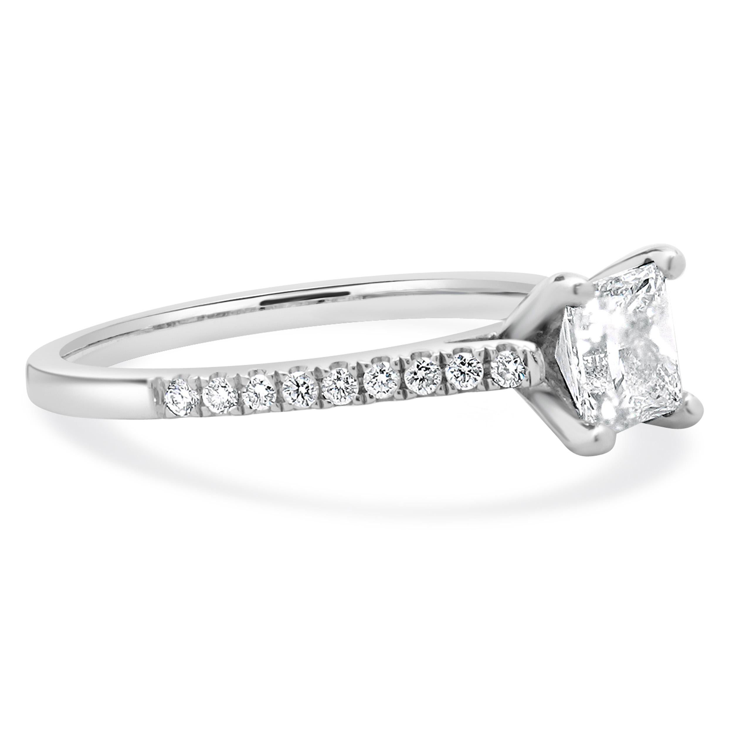 Bague de fiançailles en or blanc 14 carats avec diamant taille princesse Excellent état - En vente à Scottsdale, AZ