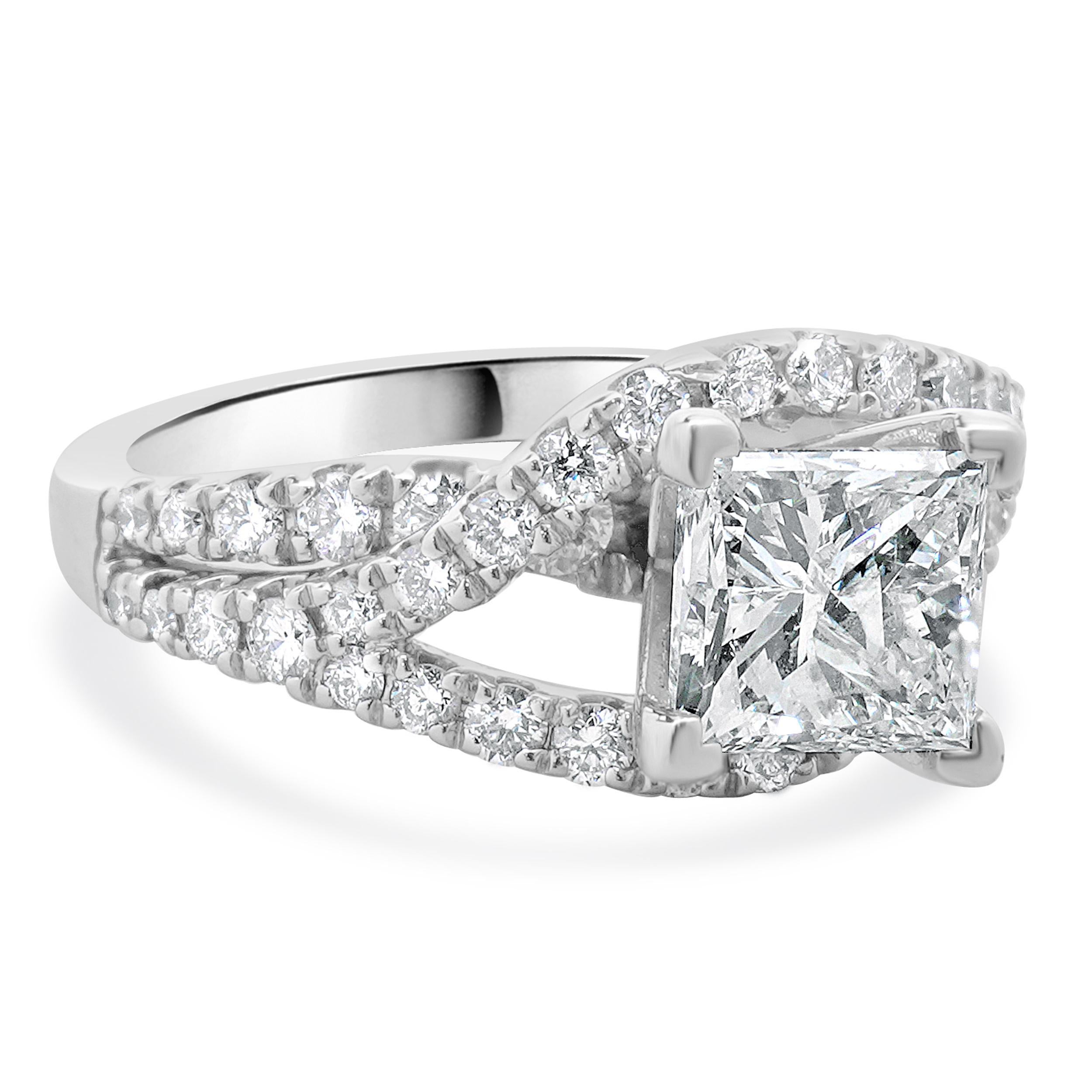 Anello di fidanzamento con diamante taglio principessa in oro bianco 14 carati In condizioni ottime in vendita a Scottsdale, AZ