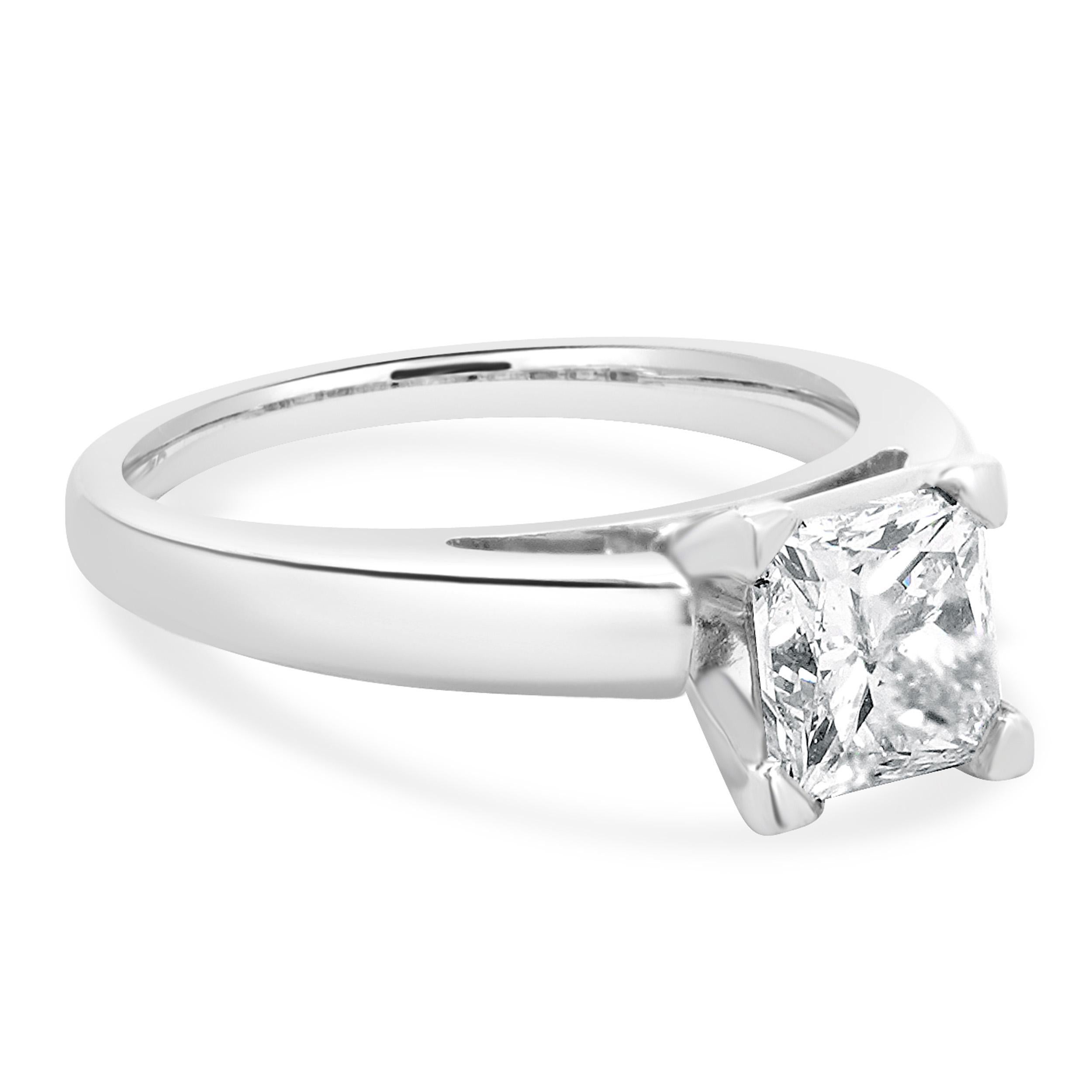 Anello di fidanzamento con diamante taglio principessa in oro bianco 14 carati In condizioni ottime in vendita a Scottsdale, AZ