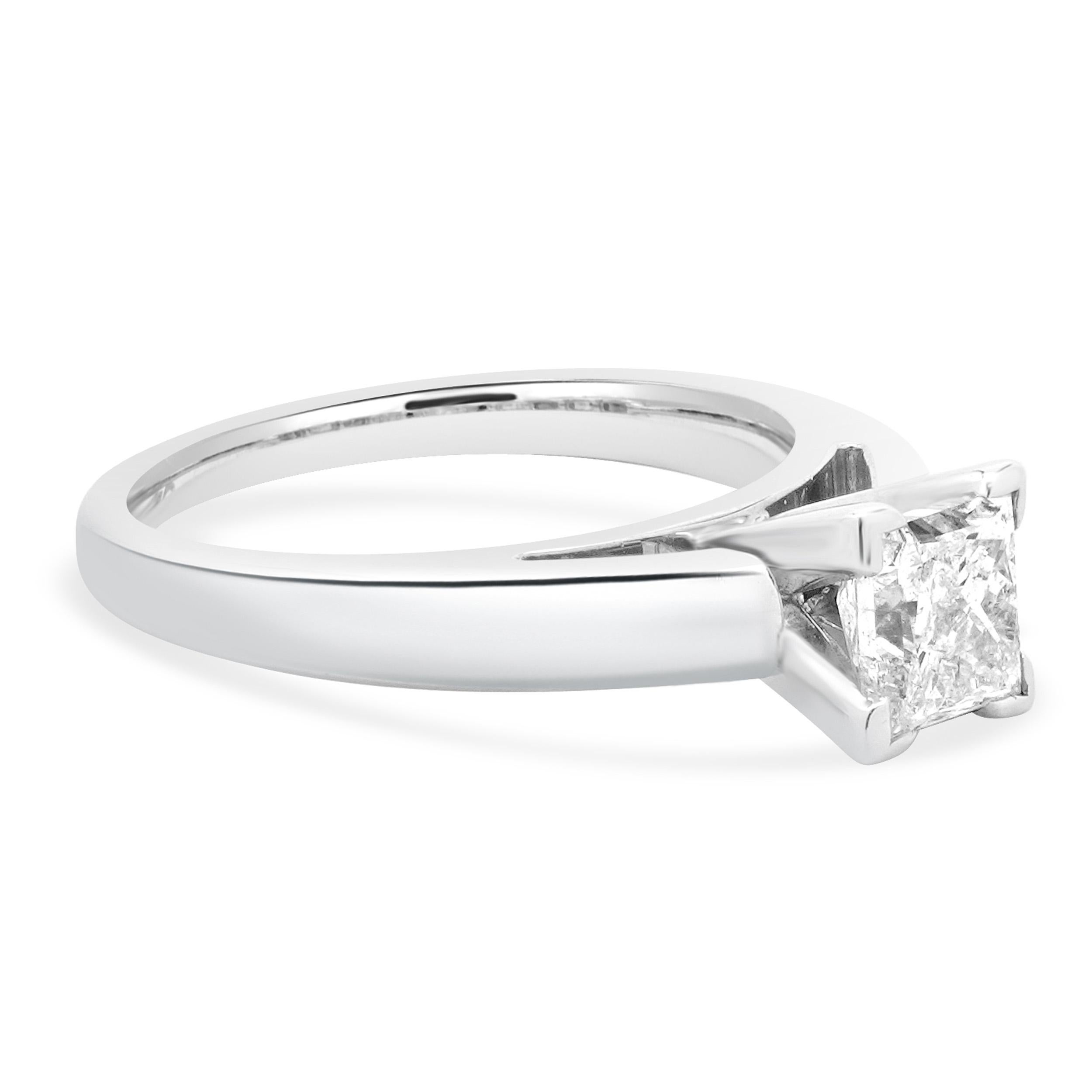 Anello di fidanzamento con diamante taglio principessa in oro bianco 14 carati In condizioni ottime in vendita a Scottsdale, AZ