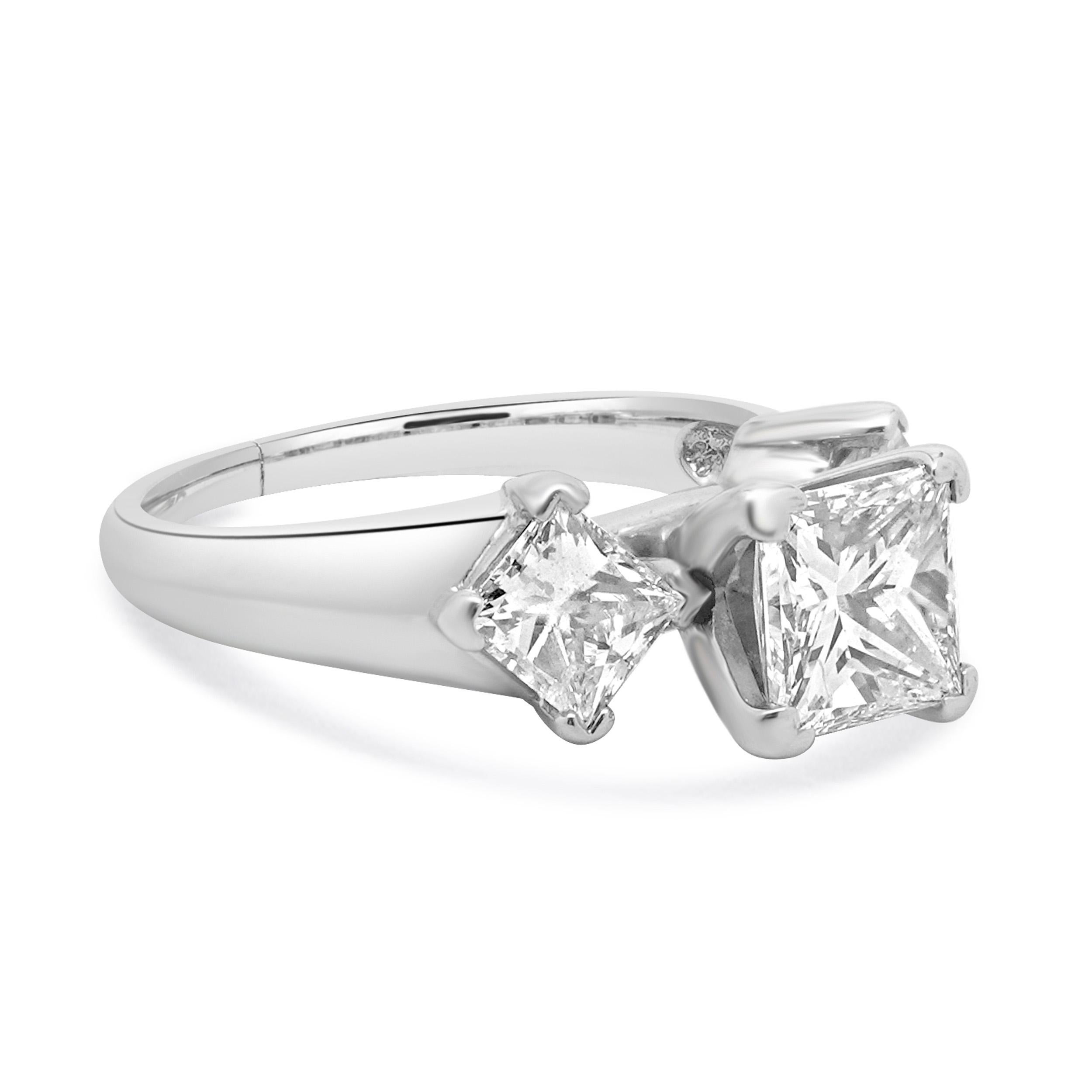 Verlobungsring aus 14 Karat Weißgold mit Diamanten im Prinzessinnenschliff im Zustand „Hervorragend“ im Angebot in Scottsdale, AZ