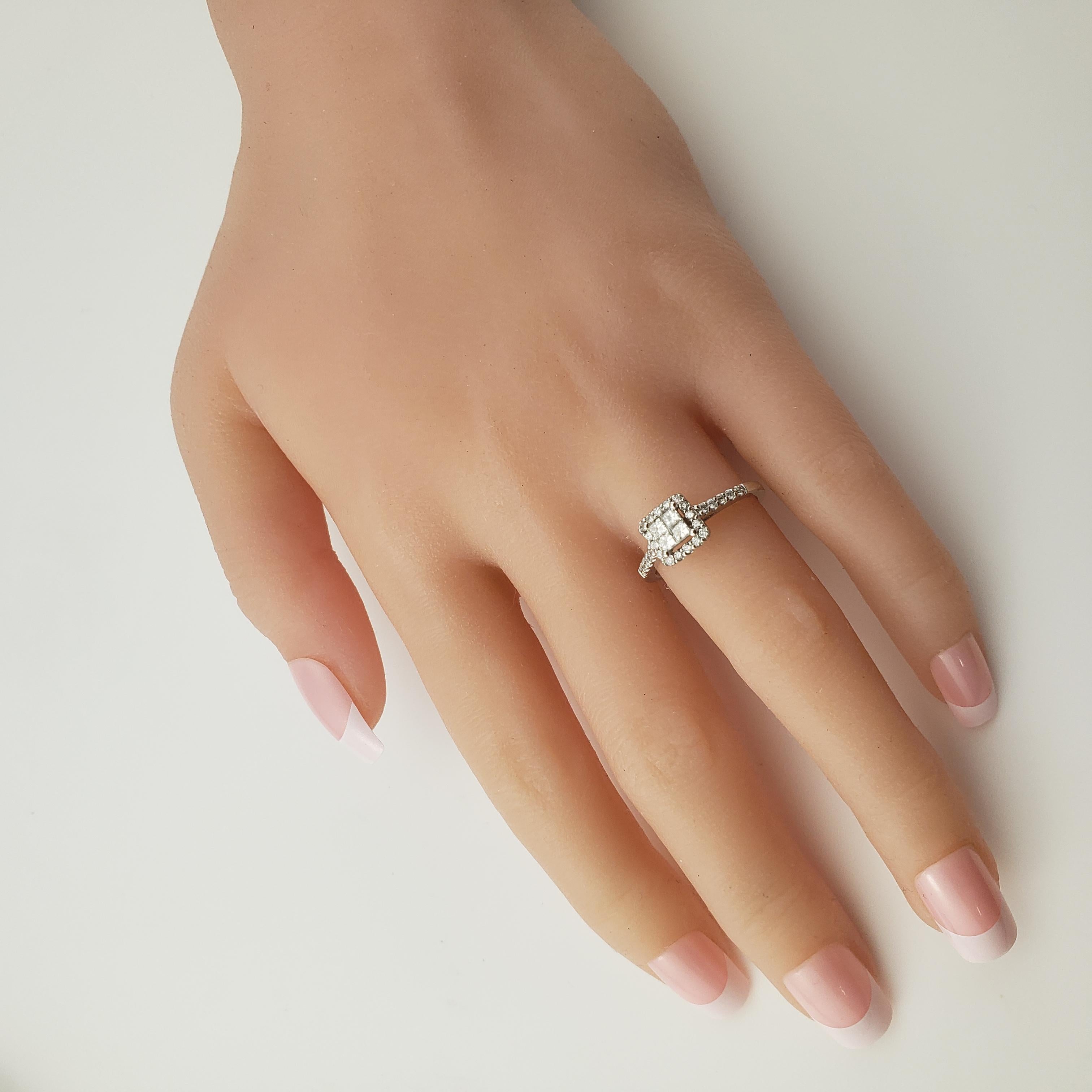 Anello di fidanzamento con diamante taglio principessa in oro bianco 14 carati in vendita 3