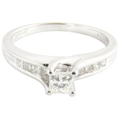 Bague de fiançailles en or blanc 14 carats avec diamant taille princesse