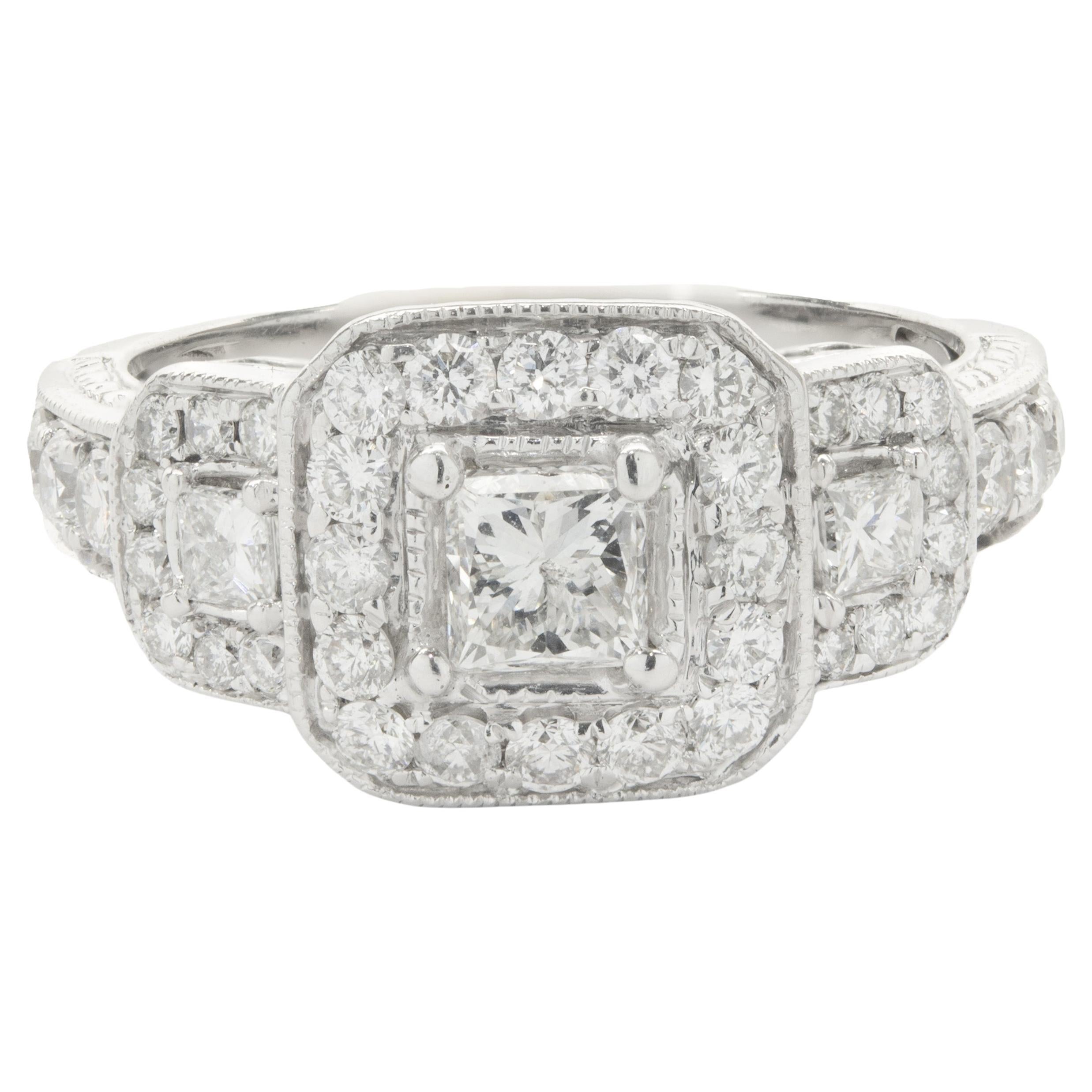 Anillo de compromiso de diamantes talla princesa en oro blanco de 14 quilates