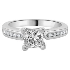 Bague de fiançailles en or blanc 14 carats avec diamant taille princesse