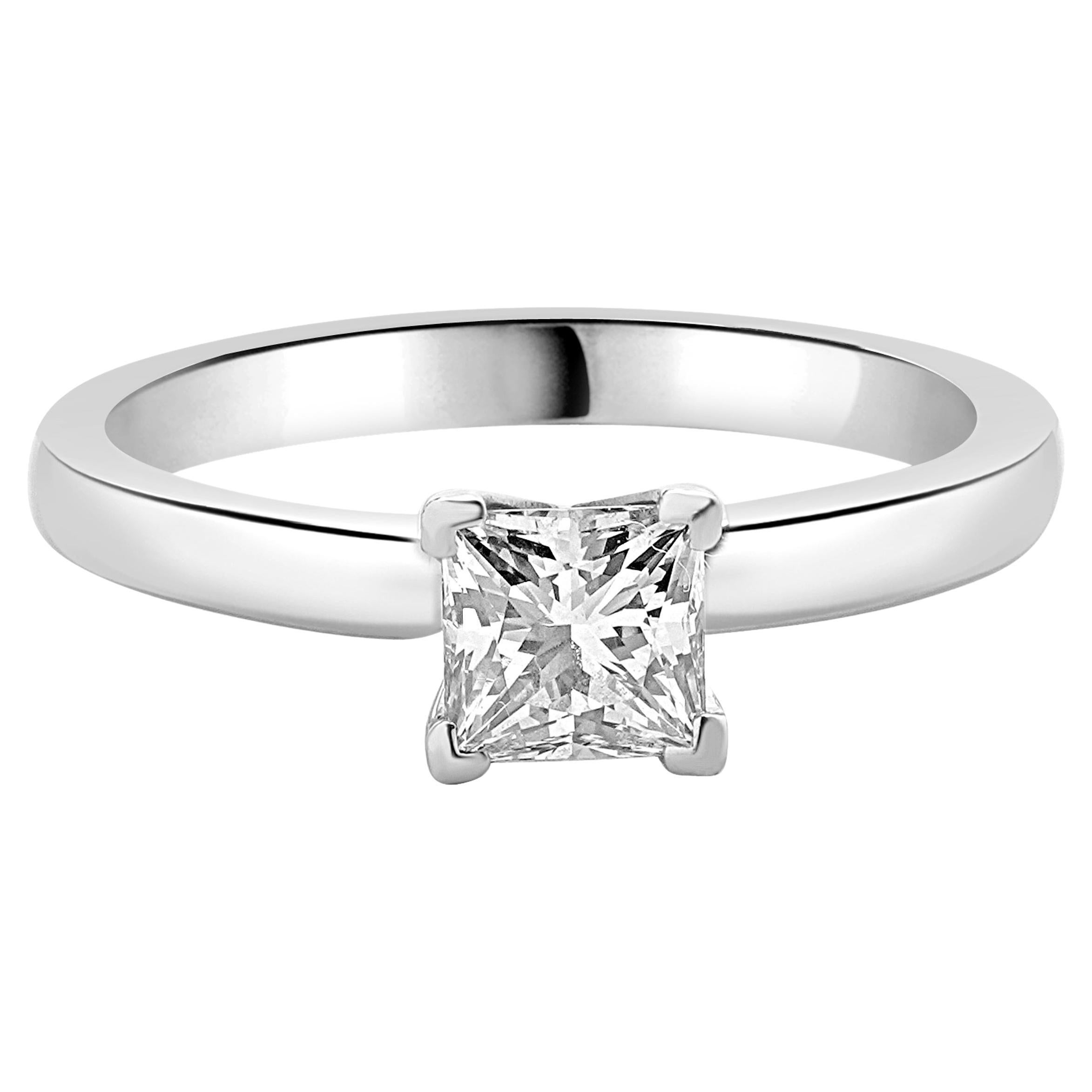 18 Karat White Gold and Platinum Princess Cut Diamond Engagement Ring For Sale