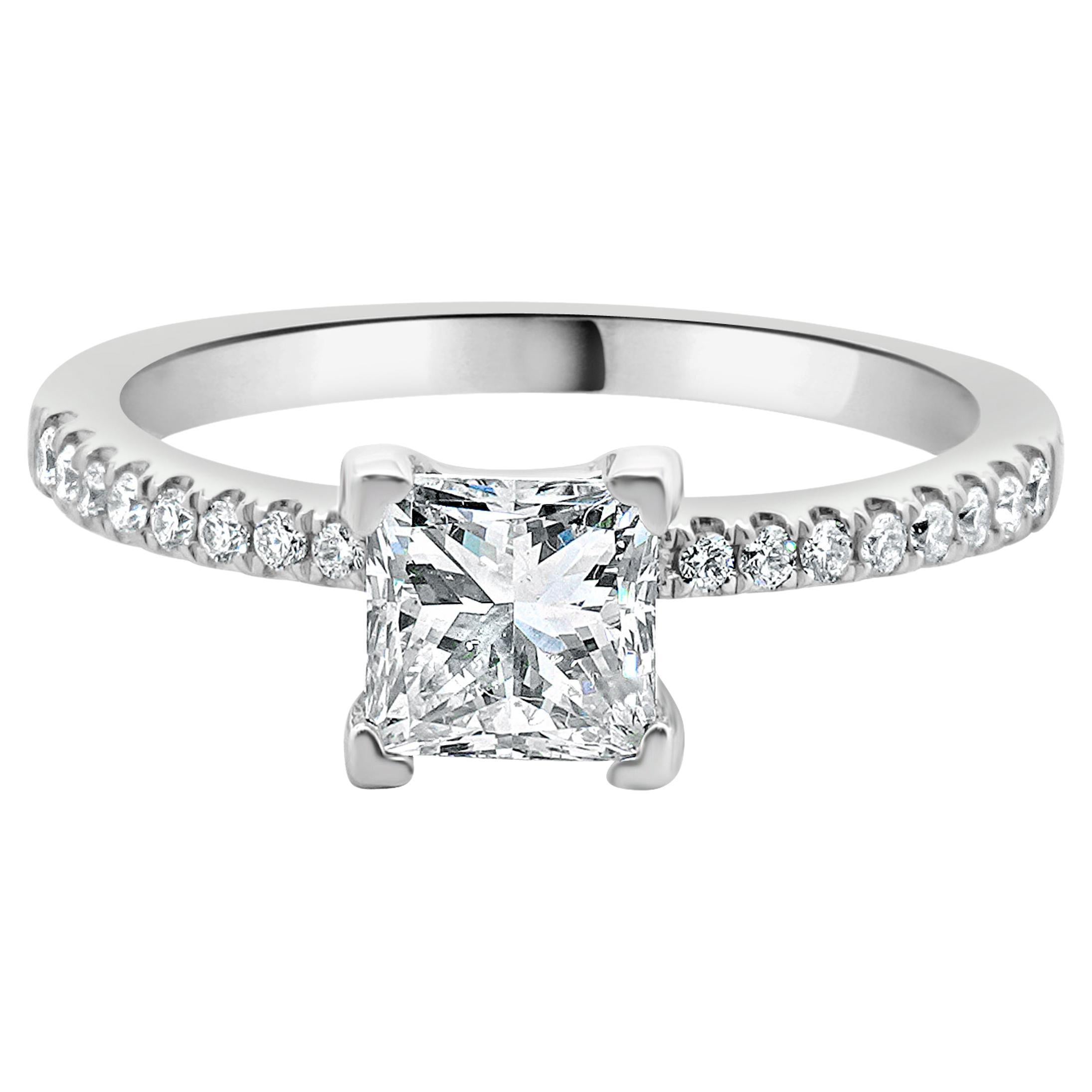 Bague de fiançailles en or blanc 14 carats avec diamant taille princesse en vente