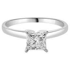 Bague de fiançailles en or blanc 14 carats avec diamant taille princesse