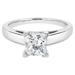 Bague de fiançailles en or blanc 14 carats avec diamant taille princesse
