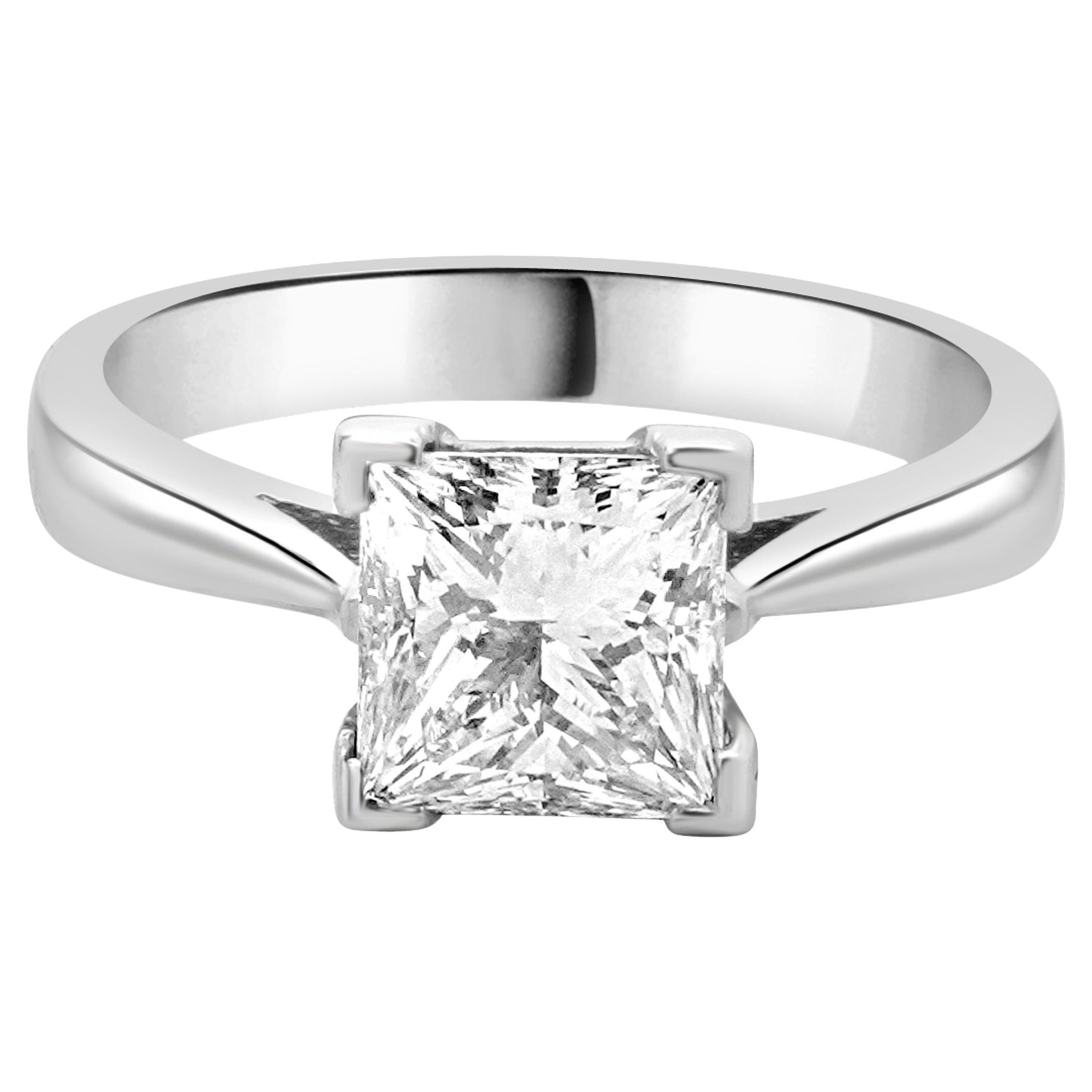 Verlobungsring aus 14 Karat Weißgold mit Diamanten im Prinzessinnenschliff