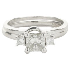 Bague de fiançailles en or blanc 14 carats avec diamant taille princesse et anneau enveloppant en diamants