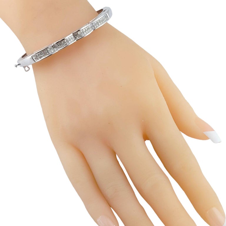 14 Karat White Gold Princess Cut Diamond Oval Bangle Bracelet For Sale