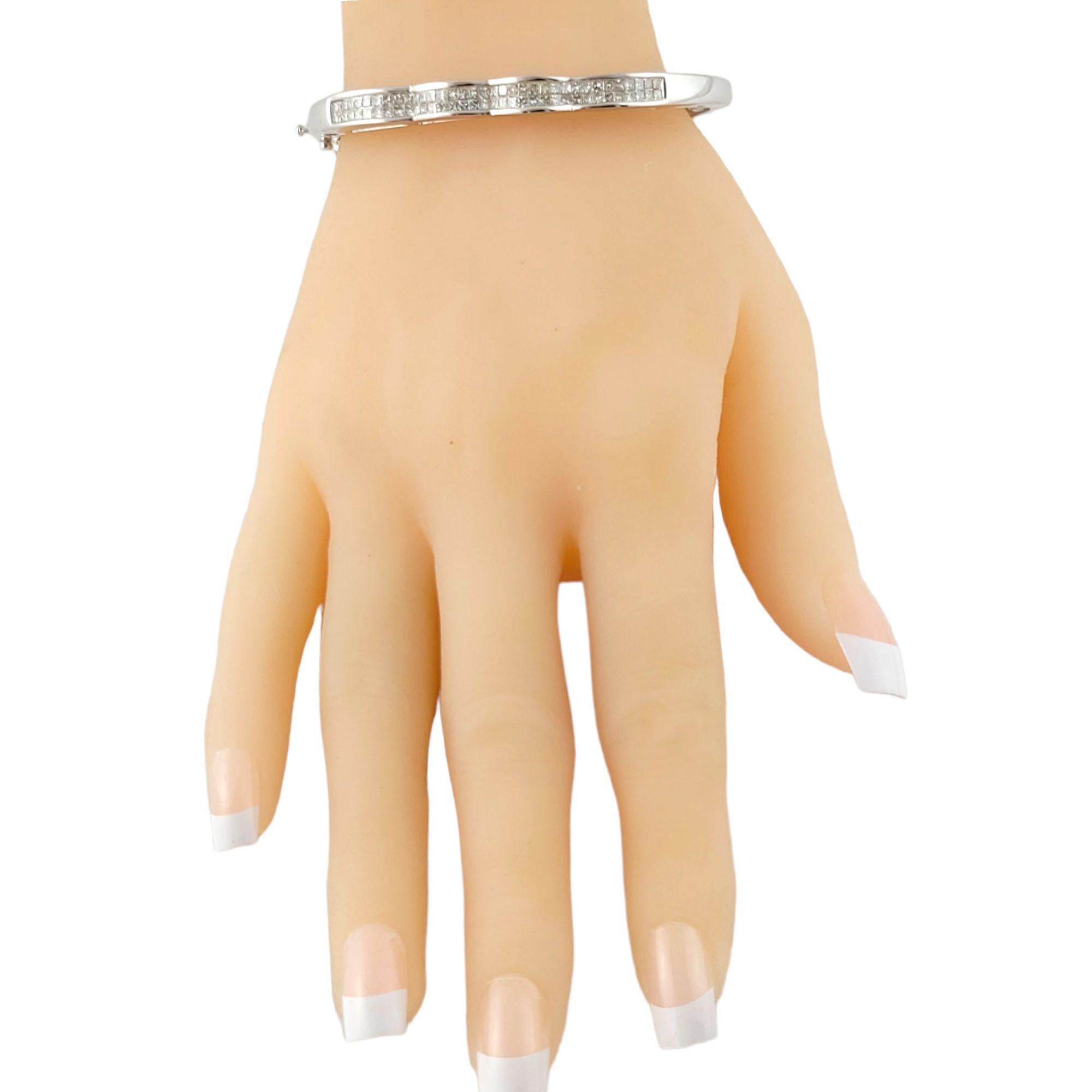 14 Karat White Gold Princess Cut Diamond Oval Bangle Bracelet For Sale 2