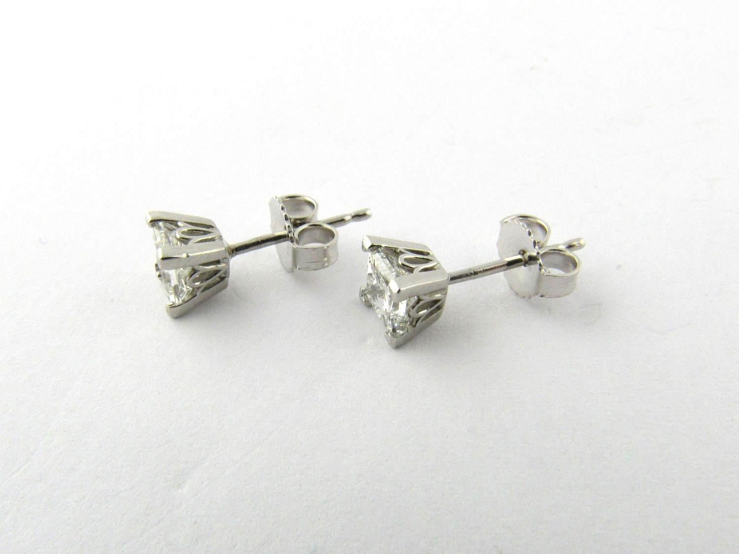Vintage 14K White Gold Princess Cut Diamond Stud Earrings 

These beautiful earrings are 4 prong set with princess cut diamonds. 

Diamonds are approx. .80 ct. twt and SI1, I-J 

1.3 g / .8 dwt 

Earrings are approx. 3.9 mm from front to back 

Push