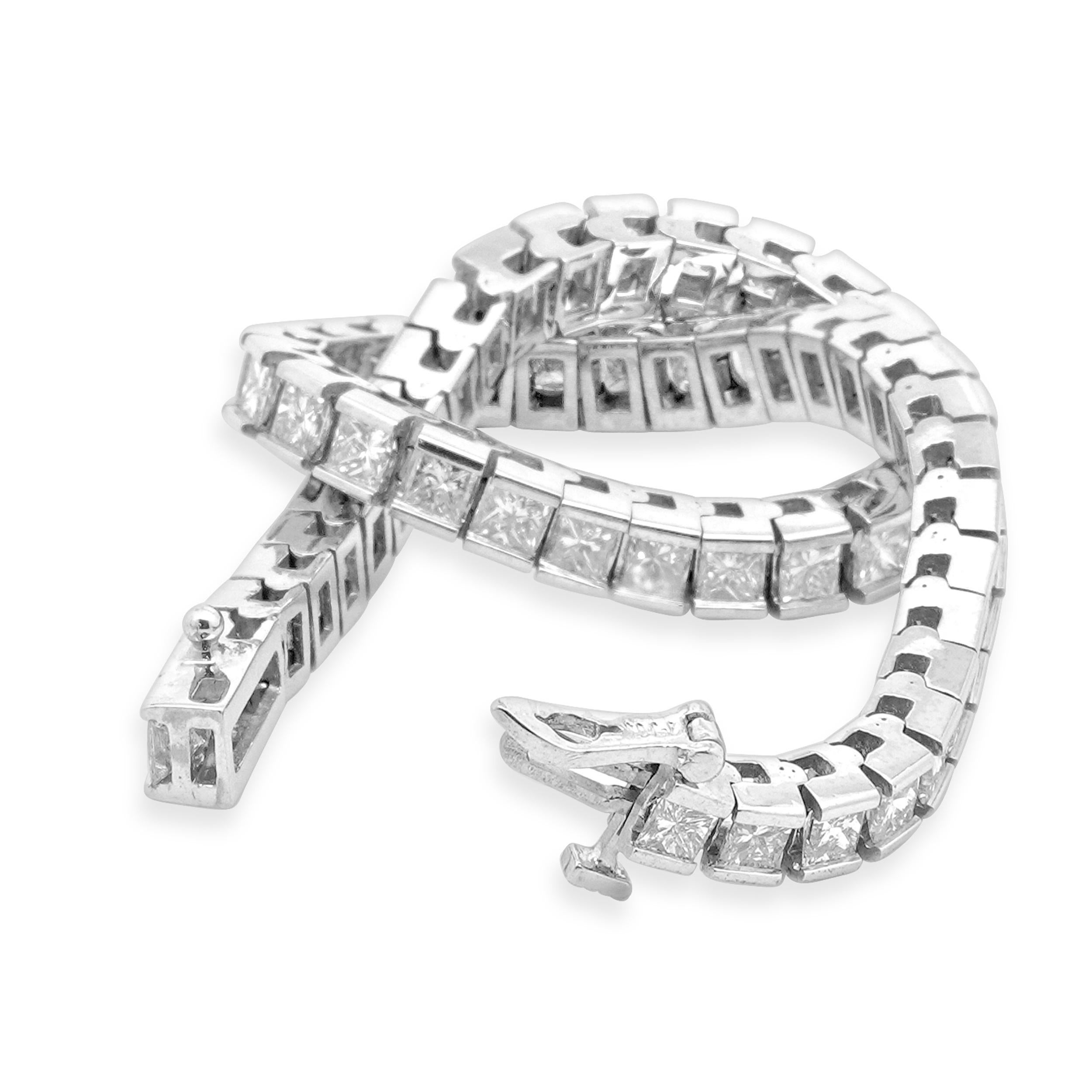14 Karat Weißgold Diamant-Tennisarmband mit Prinzessinnenschliff im Zustand „Hervorragend“ im Angebot in Scottsdale, AZ