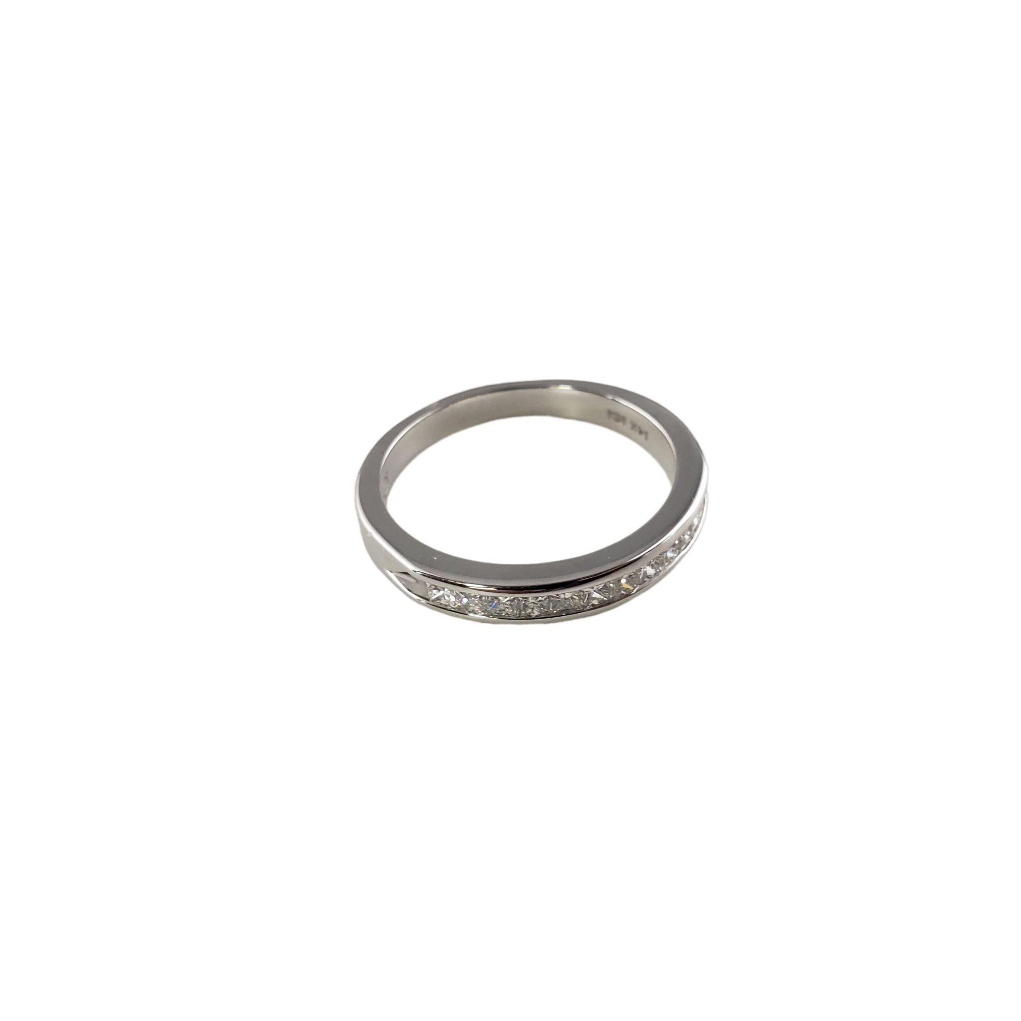 14 Karat Weißgold Prinzessinnenschliff Diamant-Hochzeitsring Größe 8,5 Damen im Angebot