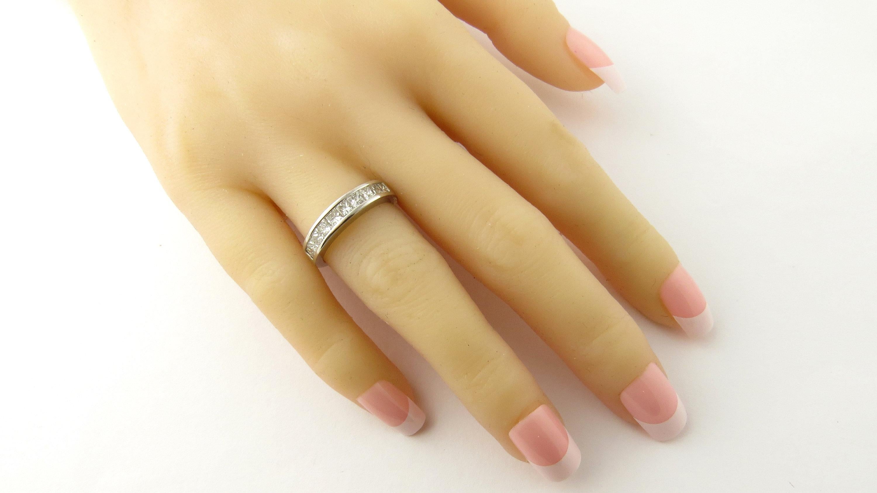 Alliance princesse en or blanc 14 carats et diamants en vente 1