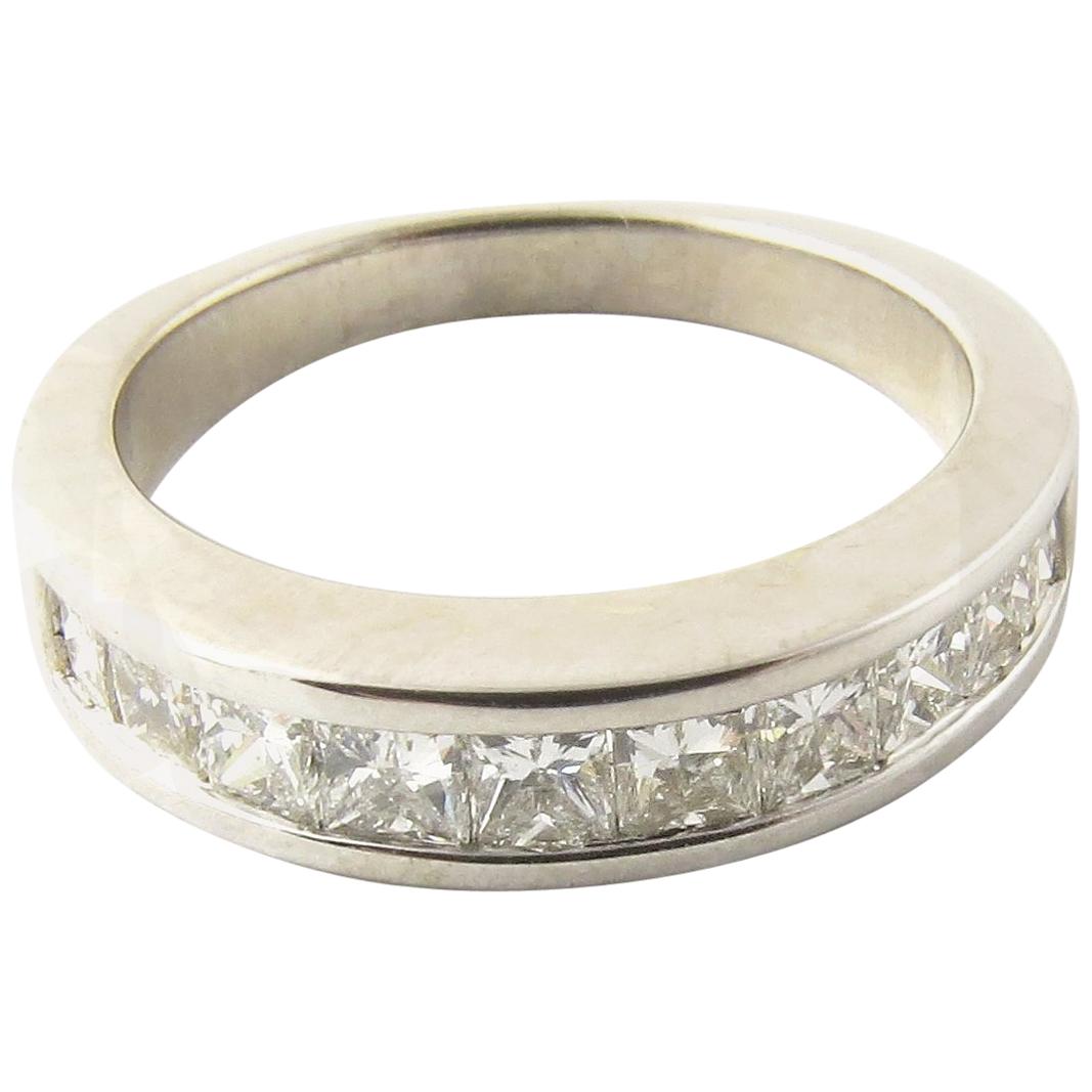 Alliance princesse en or blanc 14 carats et diamants