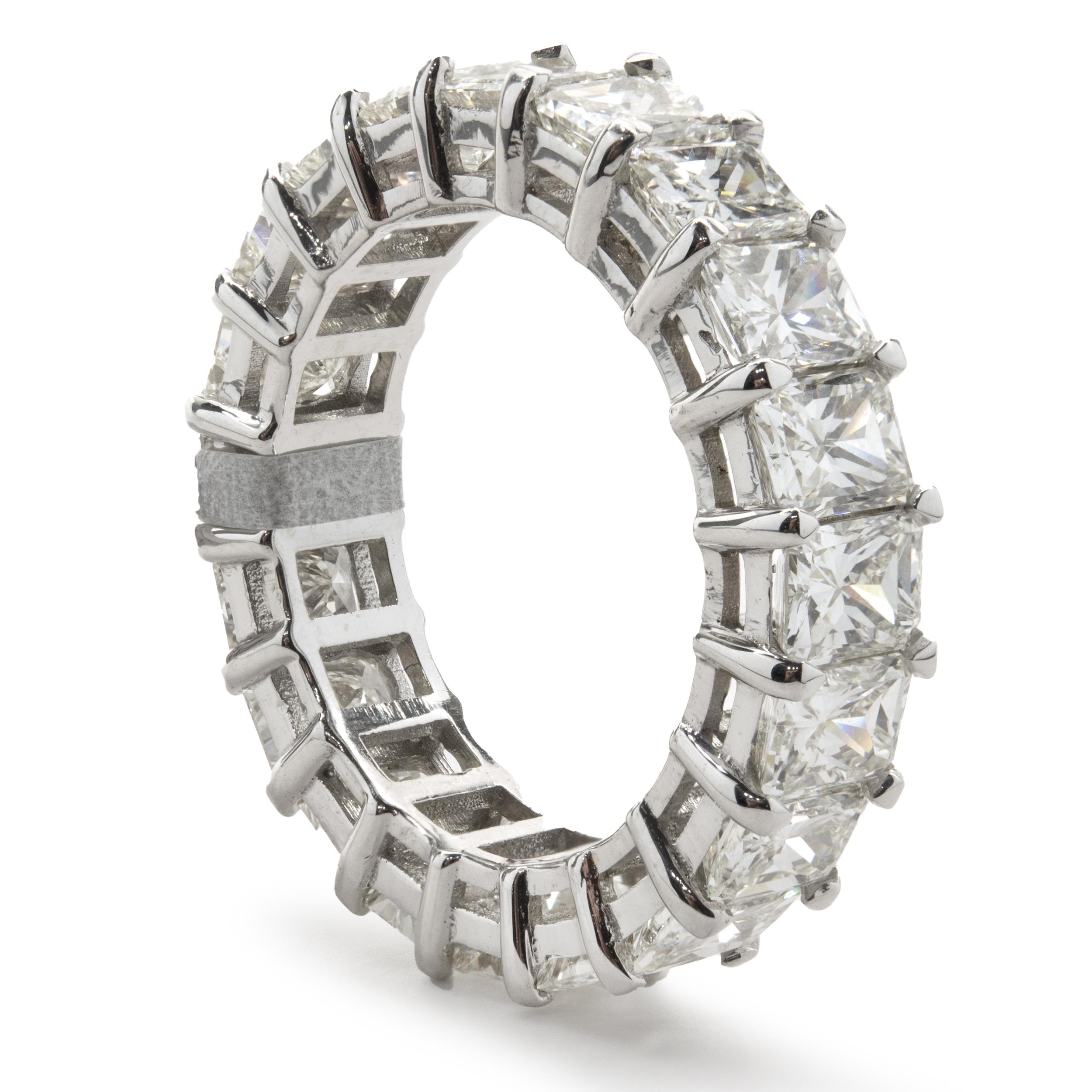 14 Karat White Gold Radiant Cut Diamond Band In Excellent Condition For Sale In Scottsdale, AZ