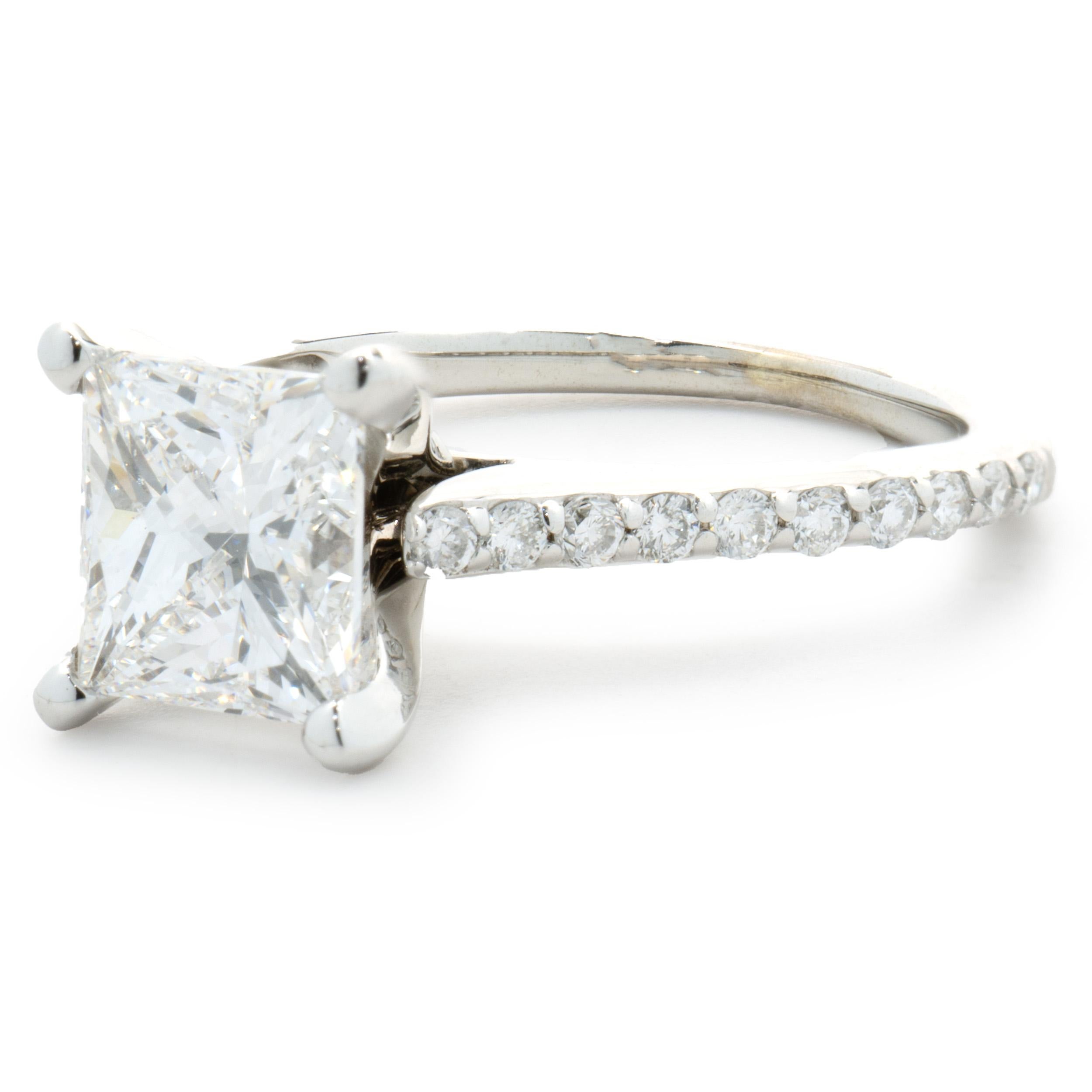 Bague de fiançailles en or blanc 14 carats avec diamant taille radiant Excellent état - En vente à Scottsdale, AZ
