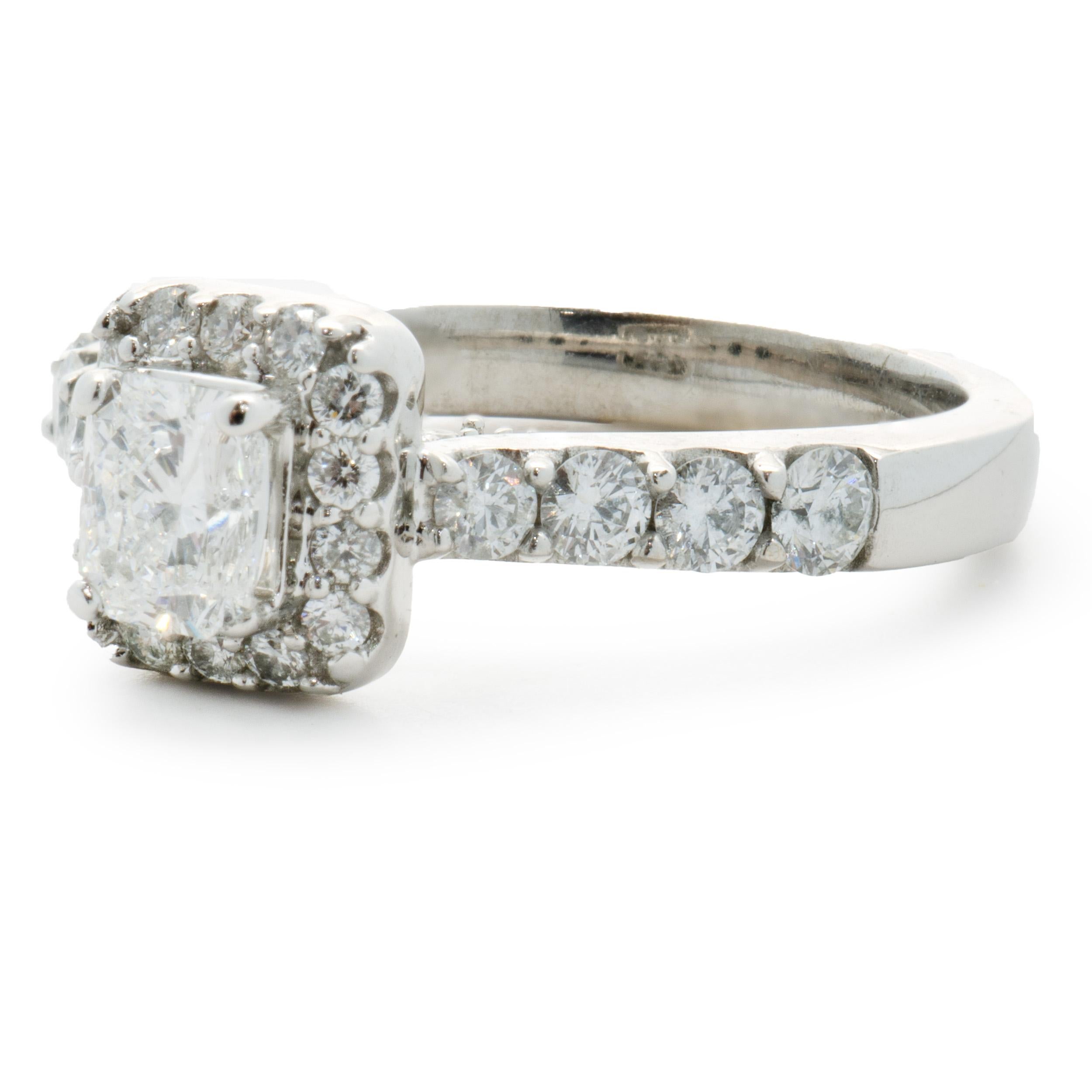 Verlobungsring aus 14 Karat Weißgold mit Diamanten im Strahlenschliff im Zustand „Hervorragend“ im Angebot in Scottsdale, AZ