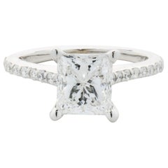 Bague de fiançailles en or blanc 14 carats avec diamant taille radiant