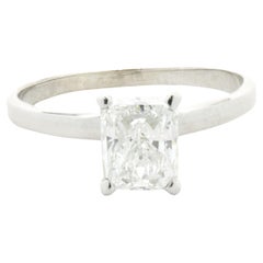 Bague de fiançailles en or blanc 14 carats avec diamant taille radiant