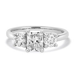 Anello di fidanzamento con diamante taglio radiante in oro bianco 14 carati