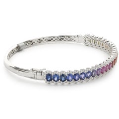 Armreif aus 14 Karat Weißgold mit Regenbogen-Saphir und Diamant
